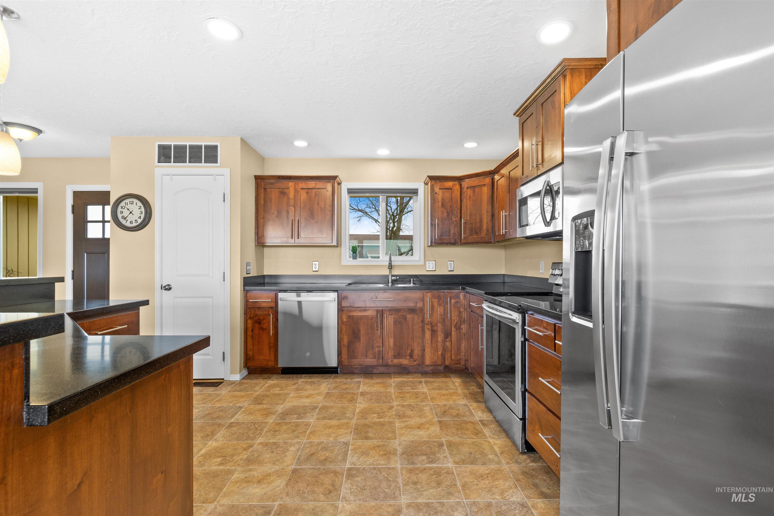 2746 Florence Court Property Photo 6