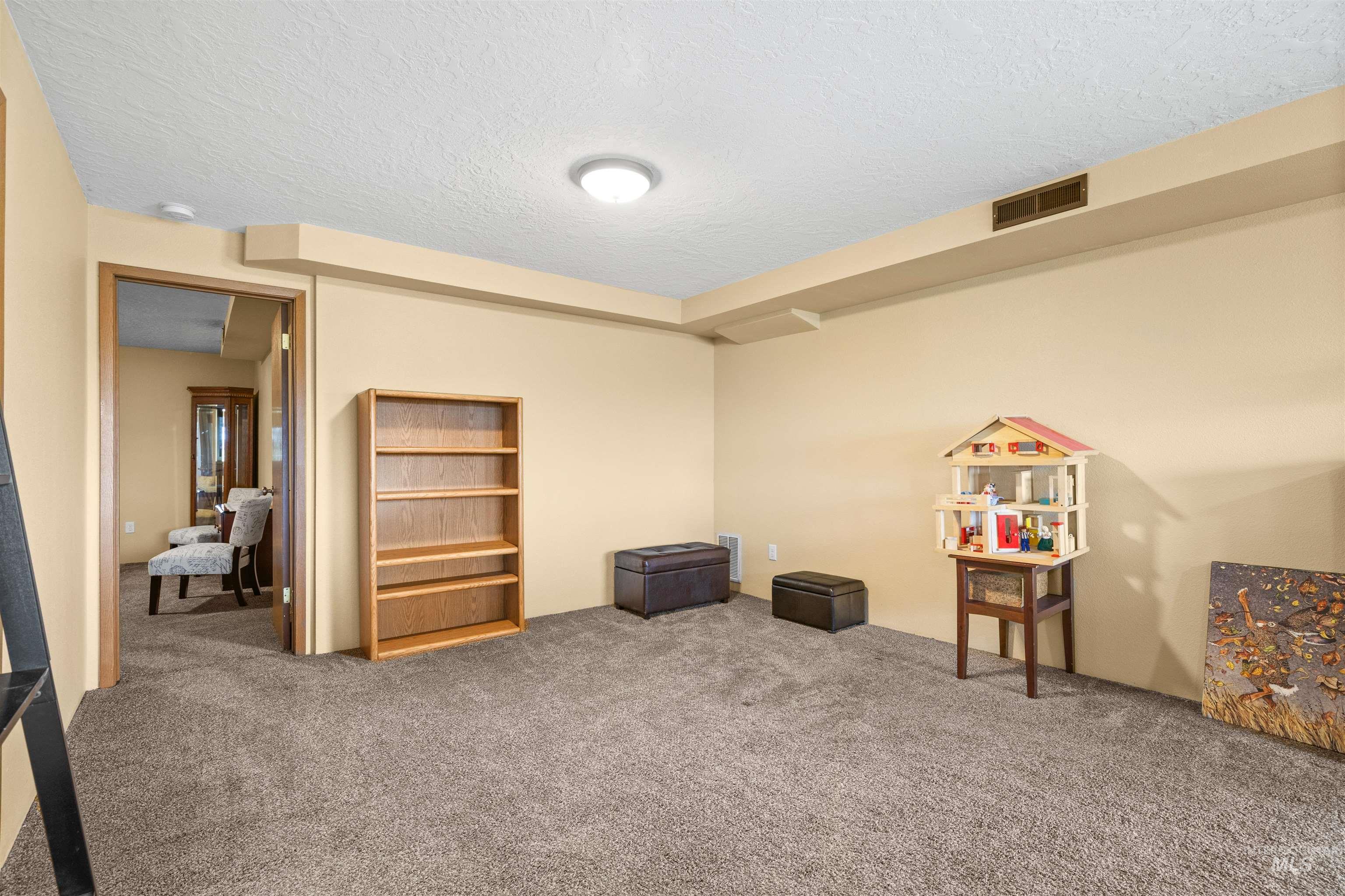 2746 Florence Court Property Photo 34