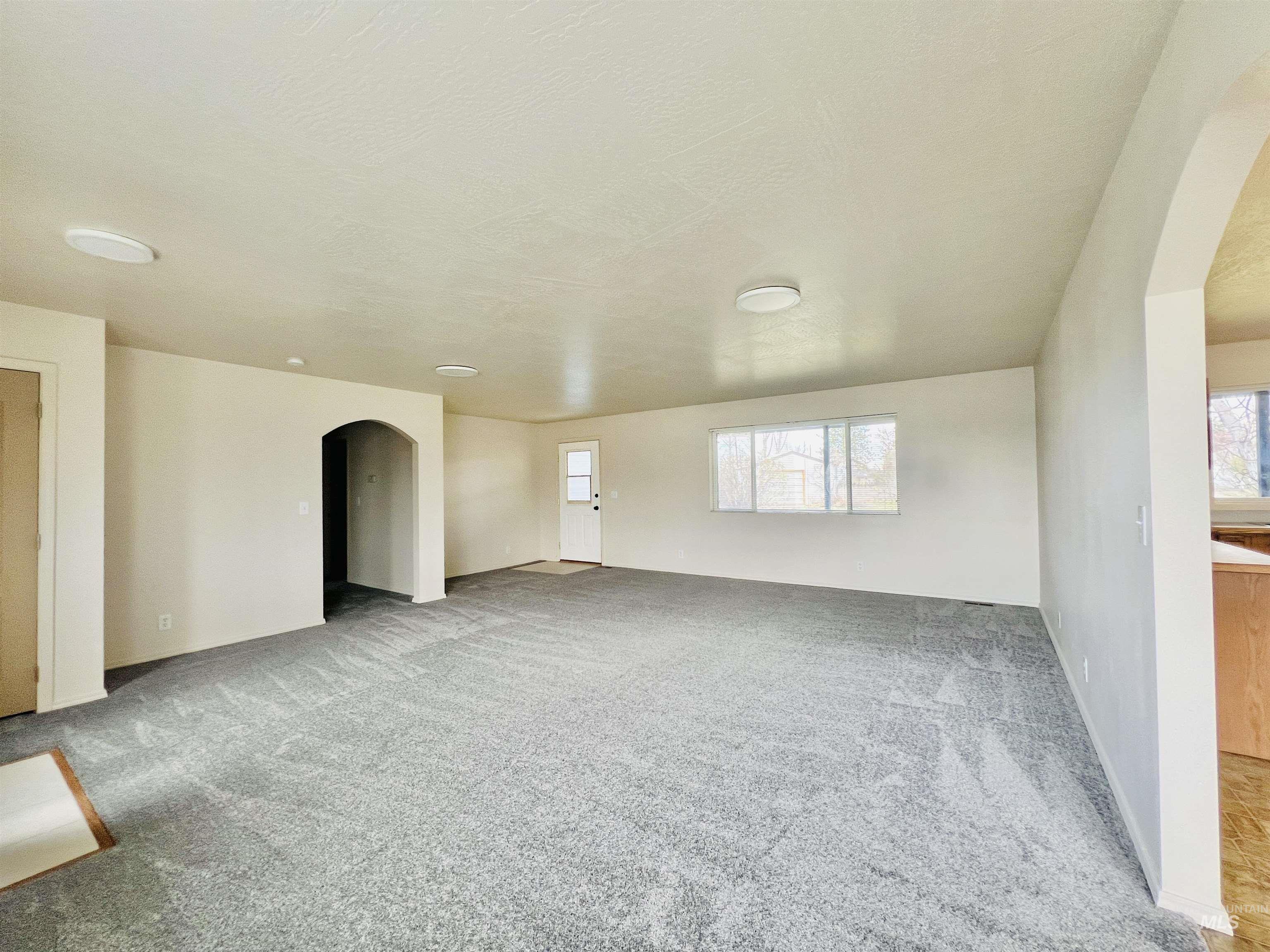 1633 Hunter Lane Property Photo 4