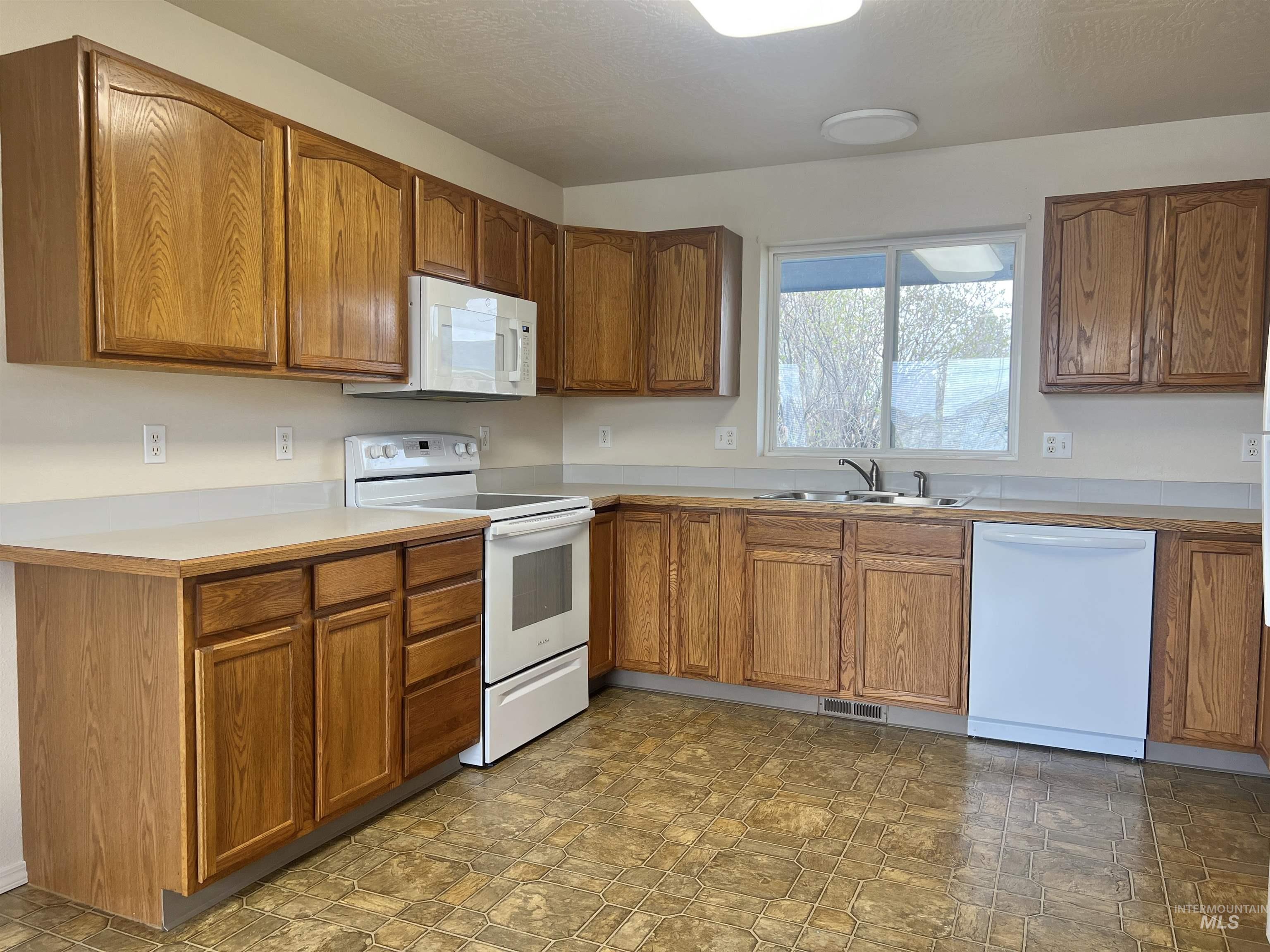 1633 Hunter Lane Property Photo 10