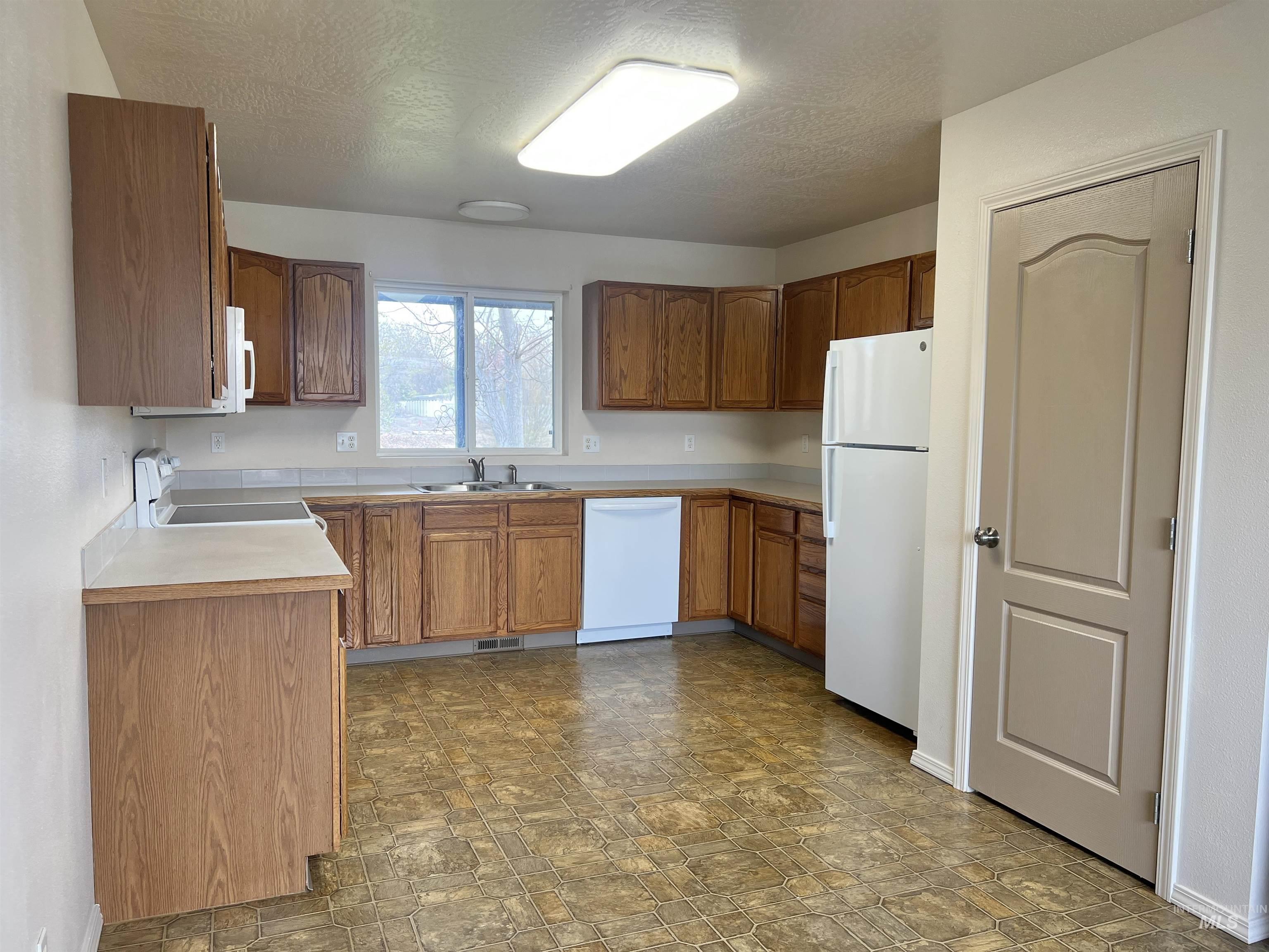 1633 Hunter Lane Property Photo 11
