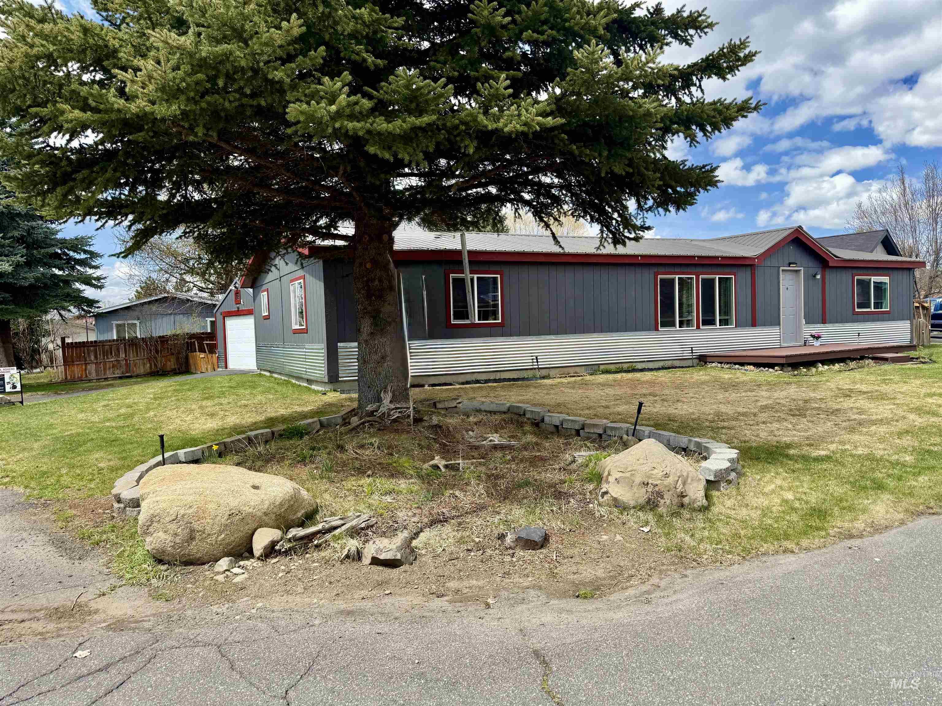 Jacobs Manor Real Estate Listings Main Image