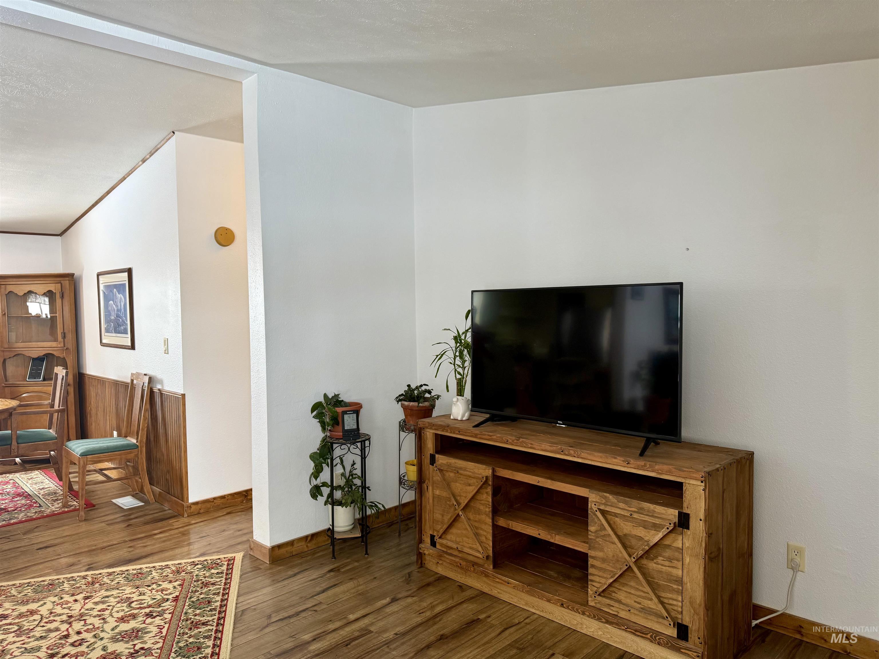 427 Virginia Property Photo 6