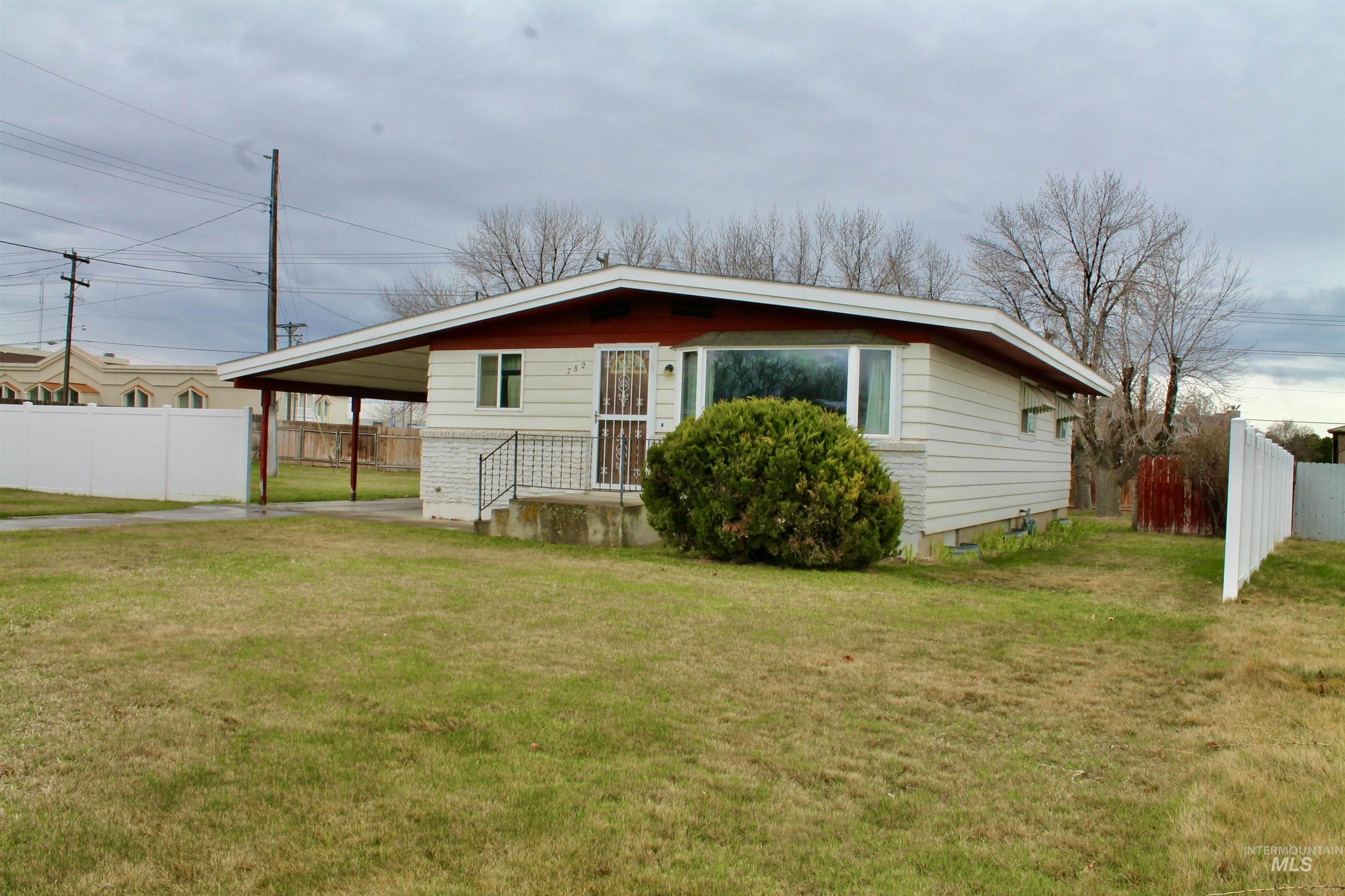 782 Greenwood Dr Property Photo 5