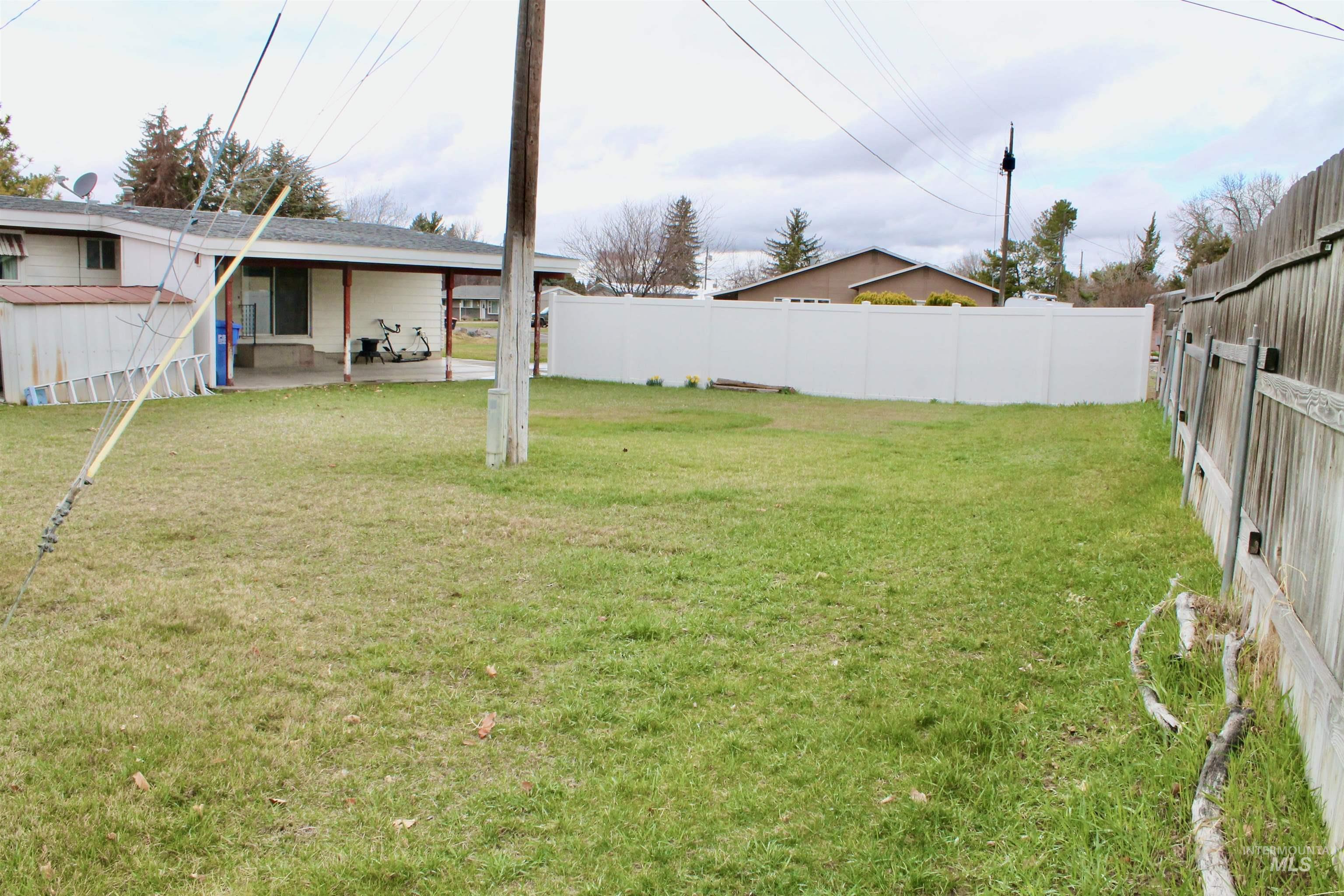 782 Greenwood Dr Property Photo 9