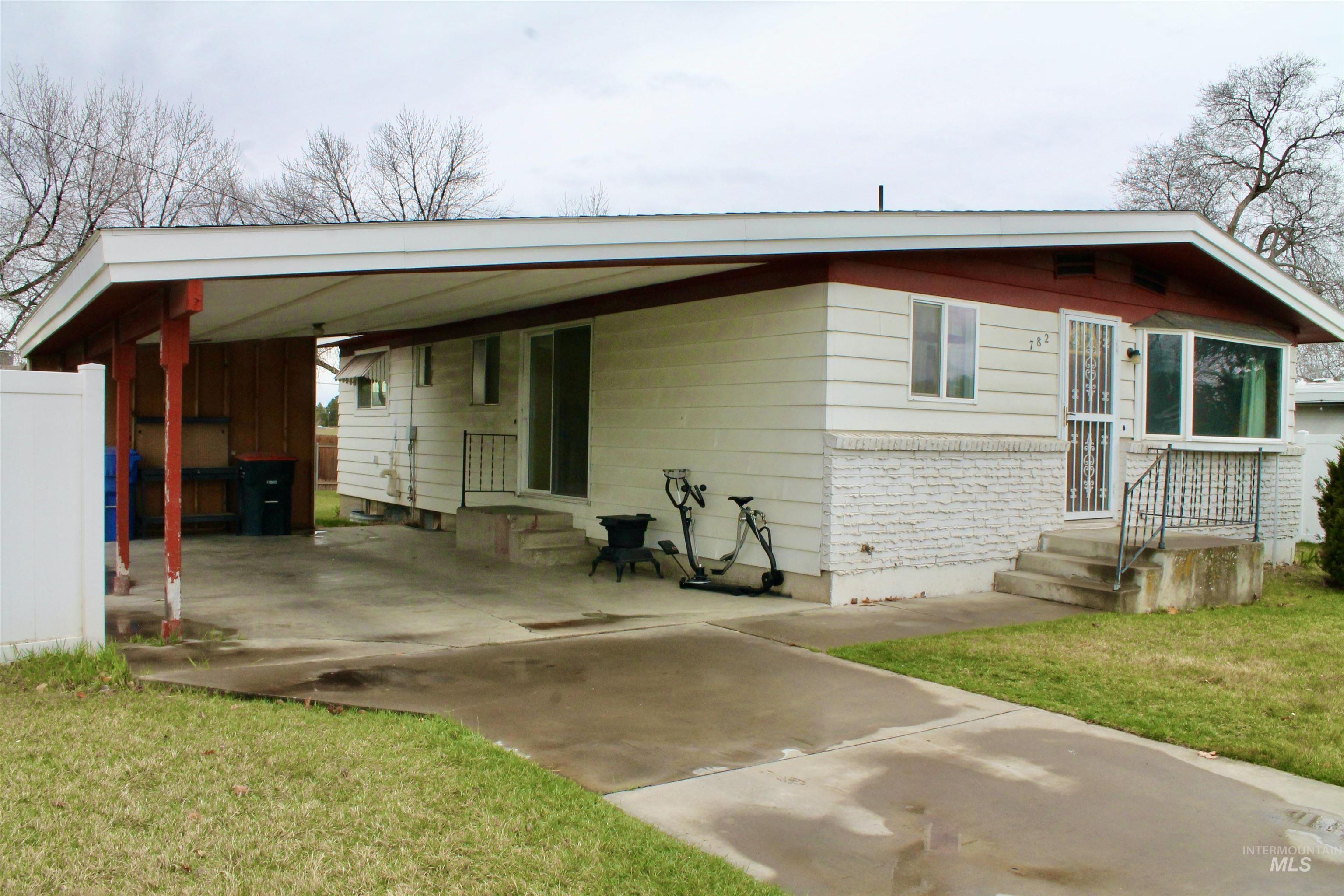 782 Greenwood Dr Property Photo 13
