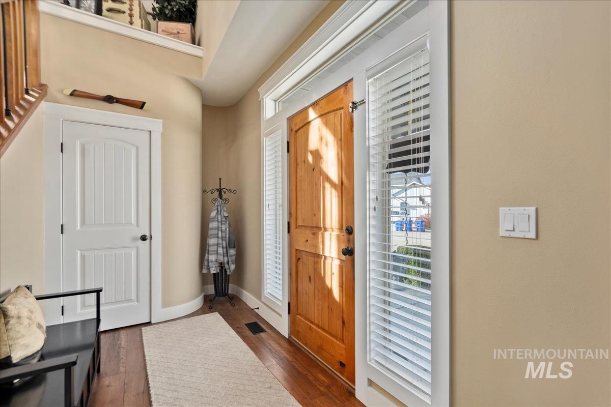 6124 Acheron Ave Property Photo 2
