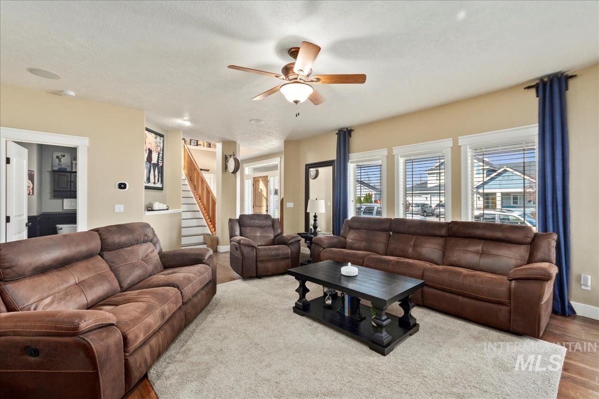 6124 Acheron Ave Property Photo 3