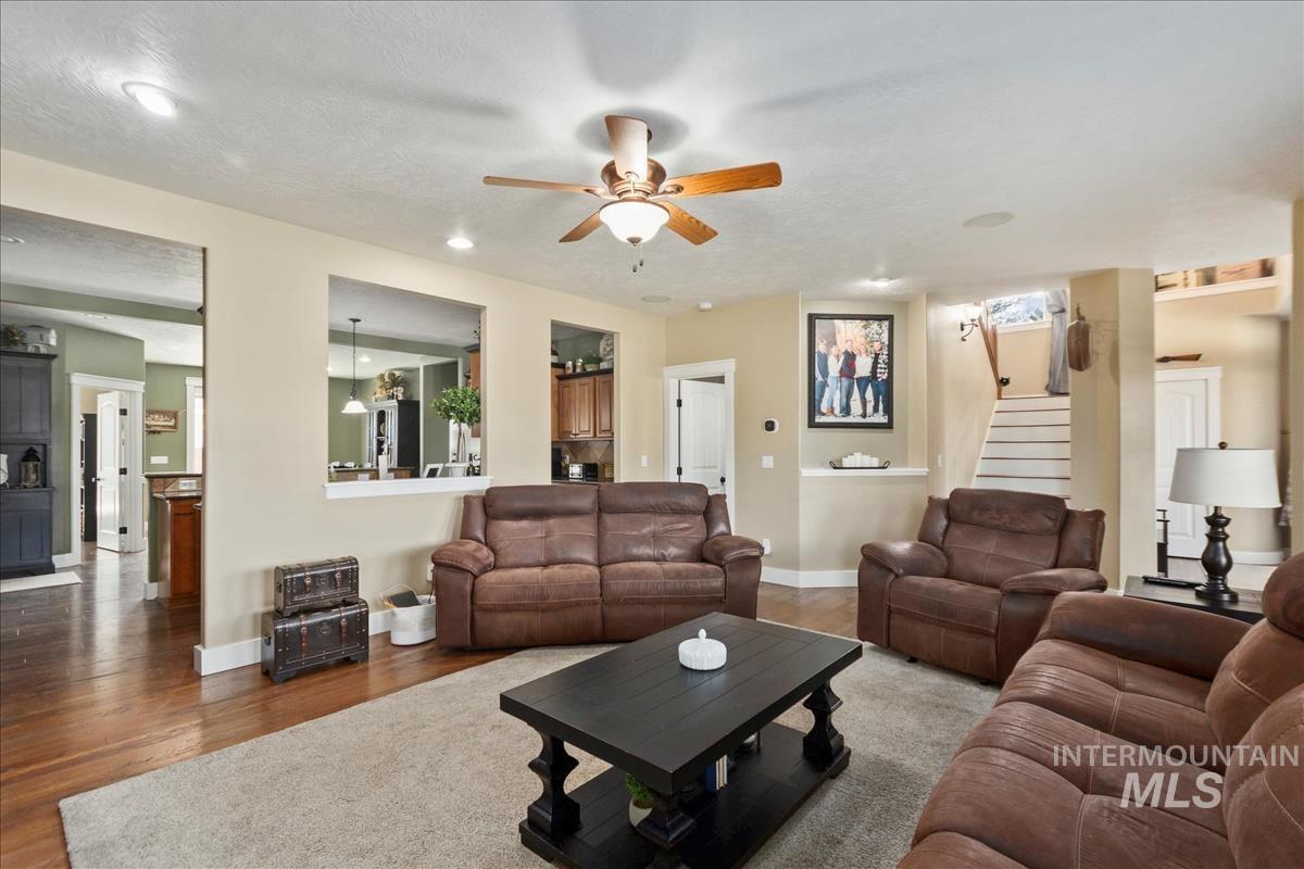 6124 Acheron Ave Property Photo 4