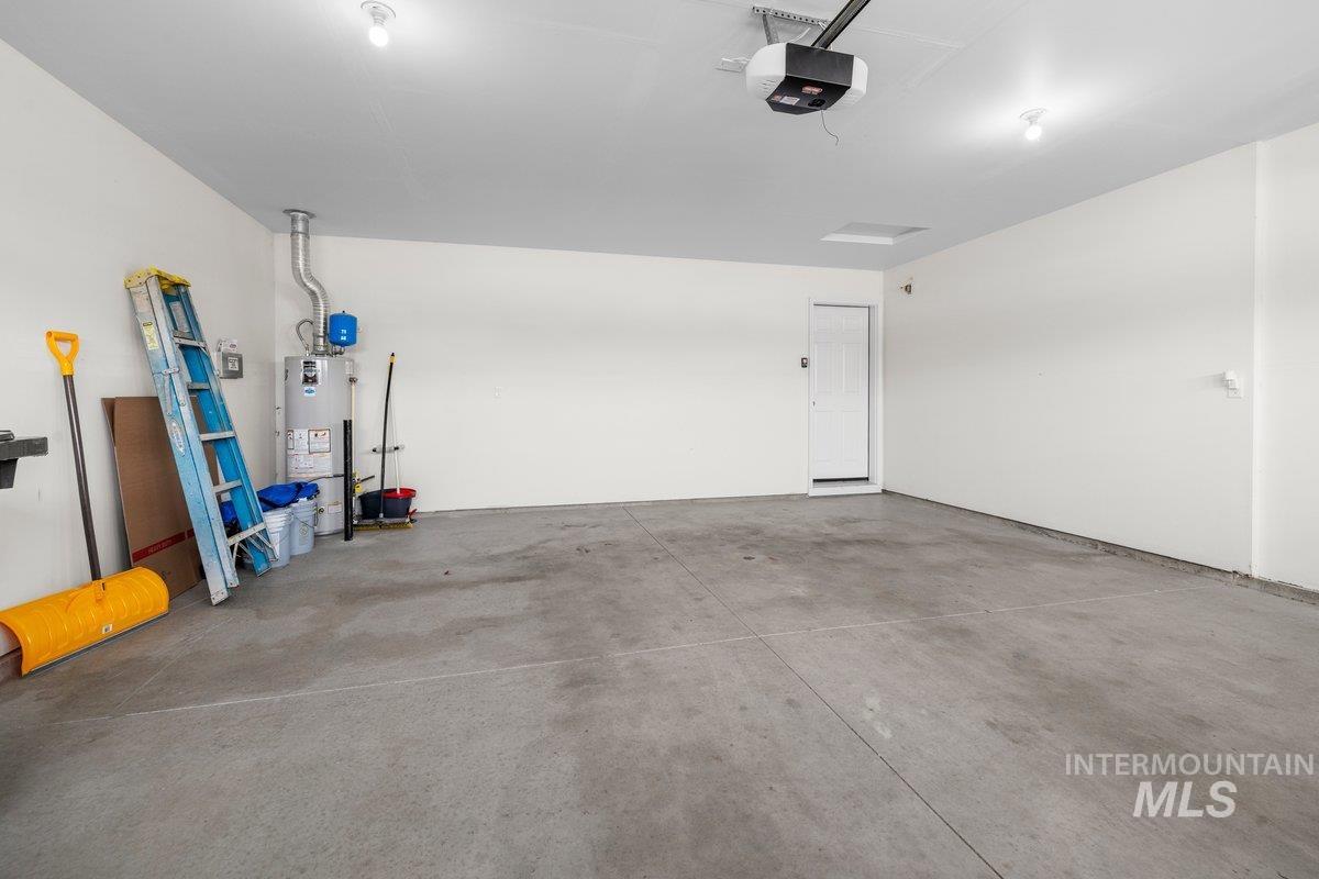 13457 Atlas Property Photo 33