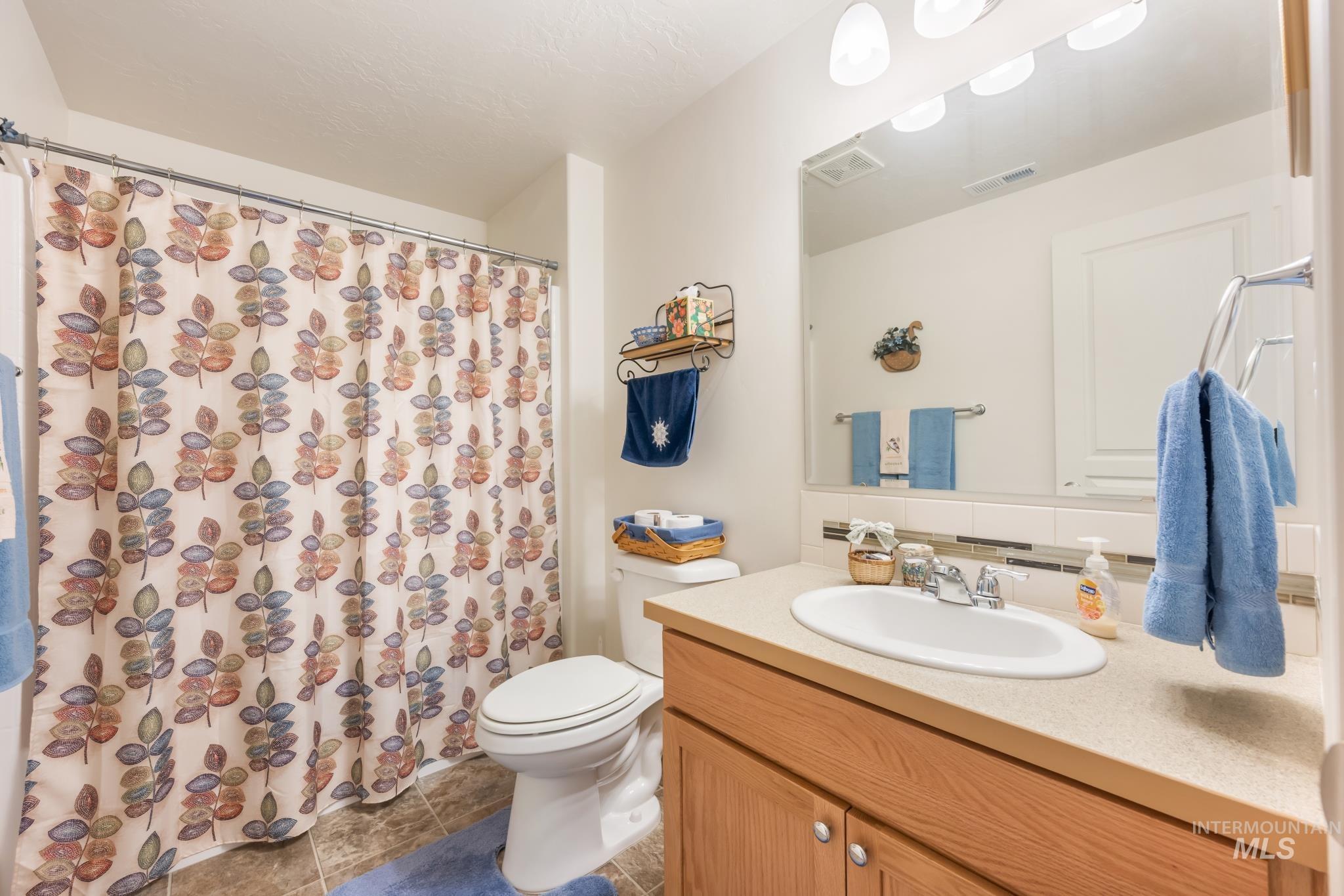 101 N Voyage Ave. Property Photo 6