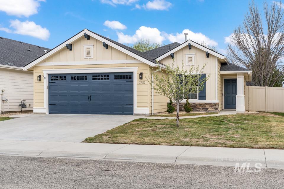 250 E Bluelark Property Photo 2