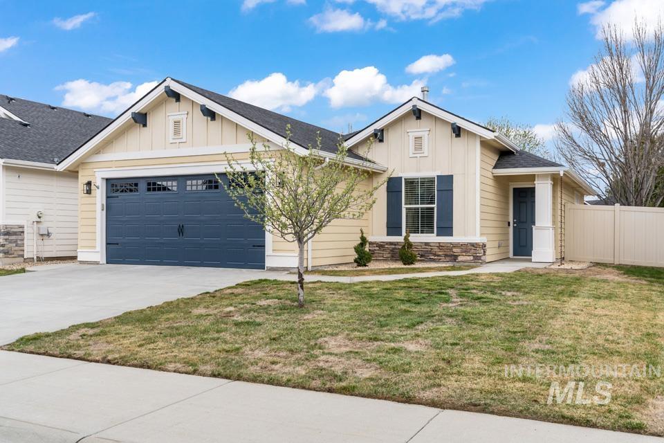 250 E Bluelark Property Photo 3