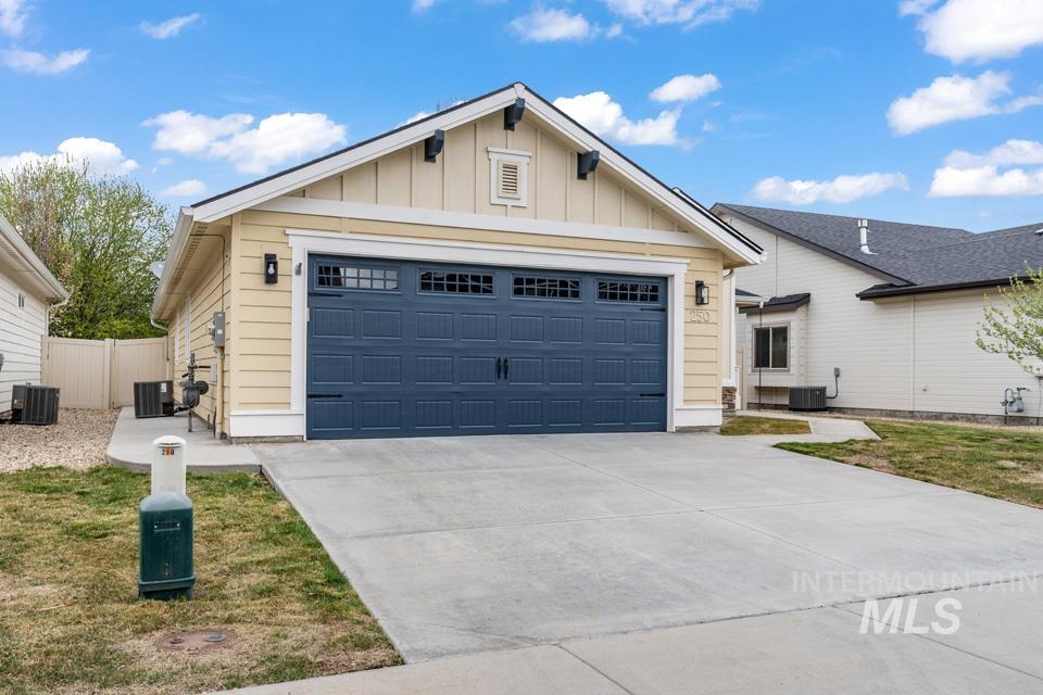250 E Bluelark Property Photo 4