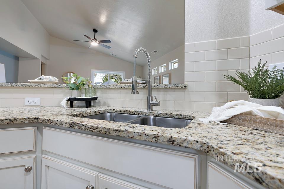 250 E Bluelark Property Photo 17