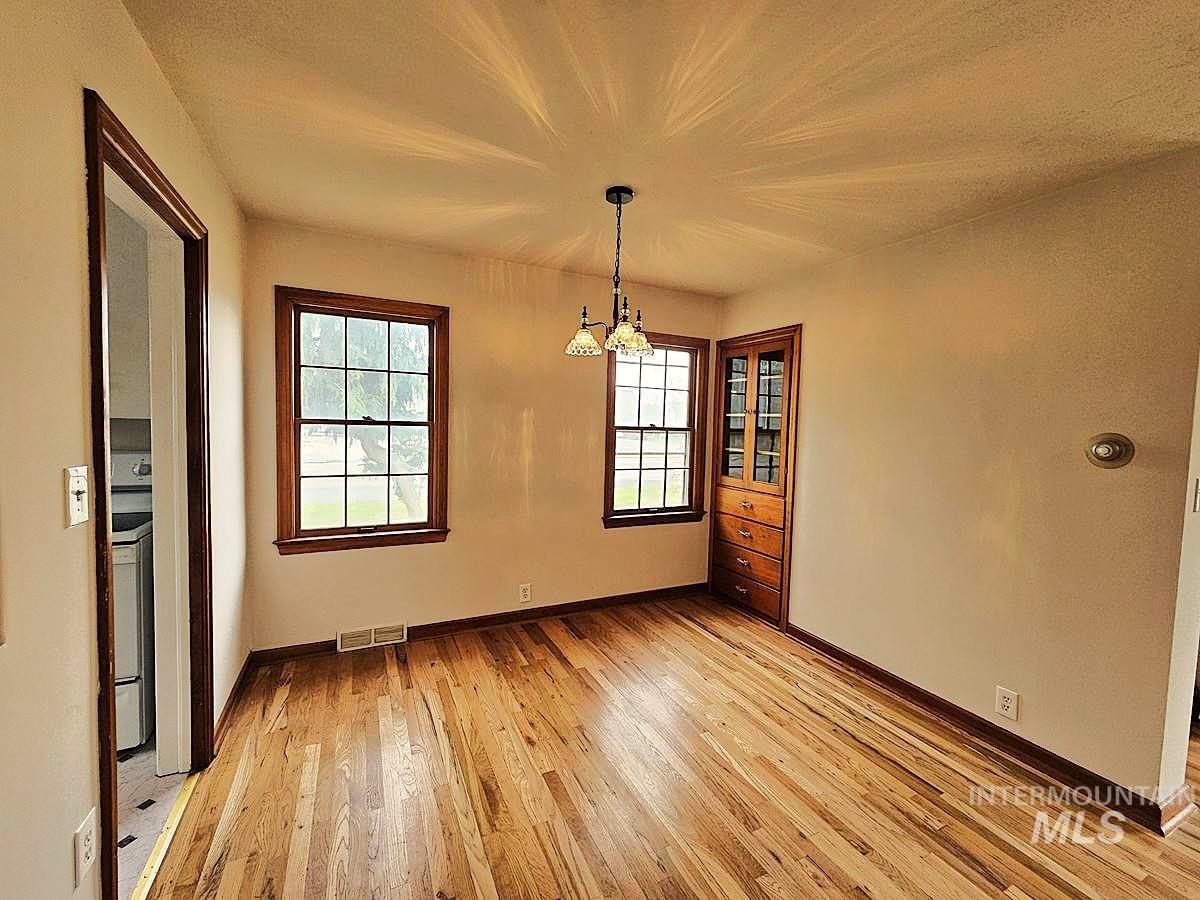 904 2nd Ave S Property Photo 5