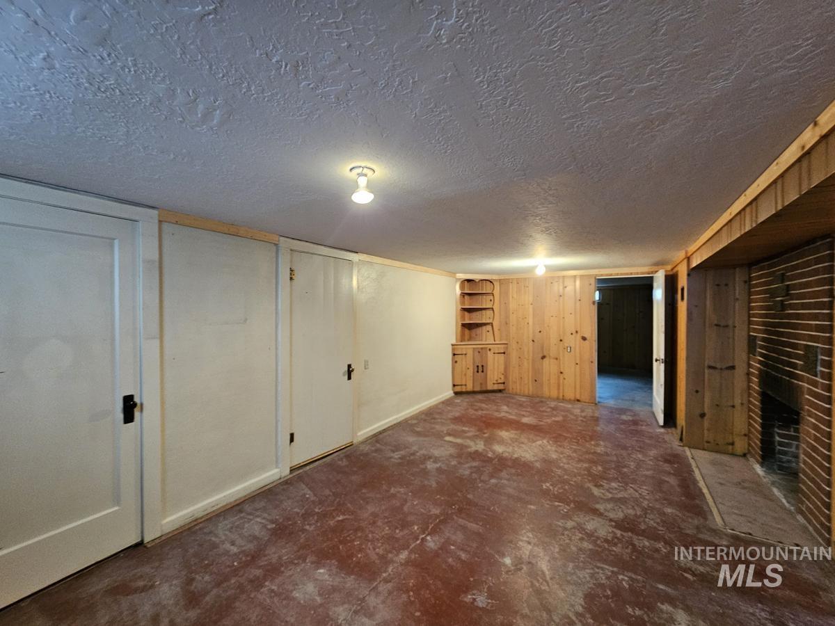904 2nd Ave S Property Photo 16