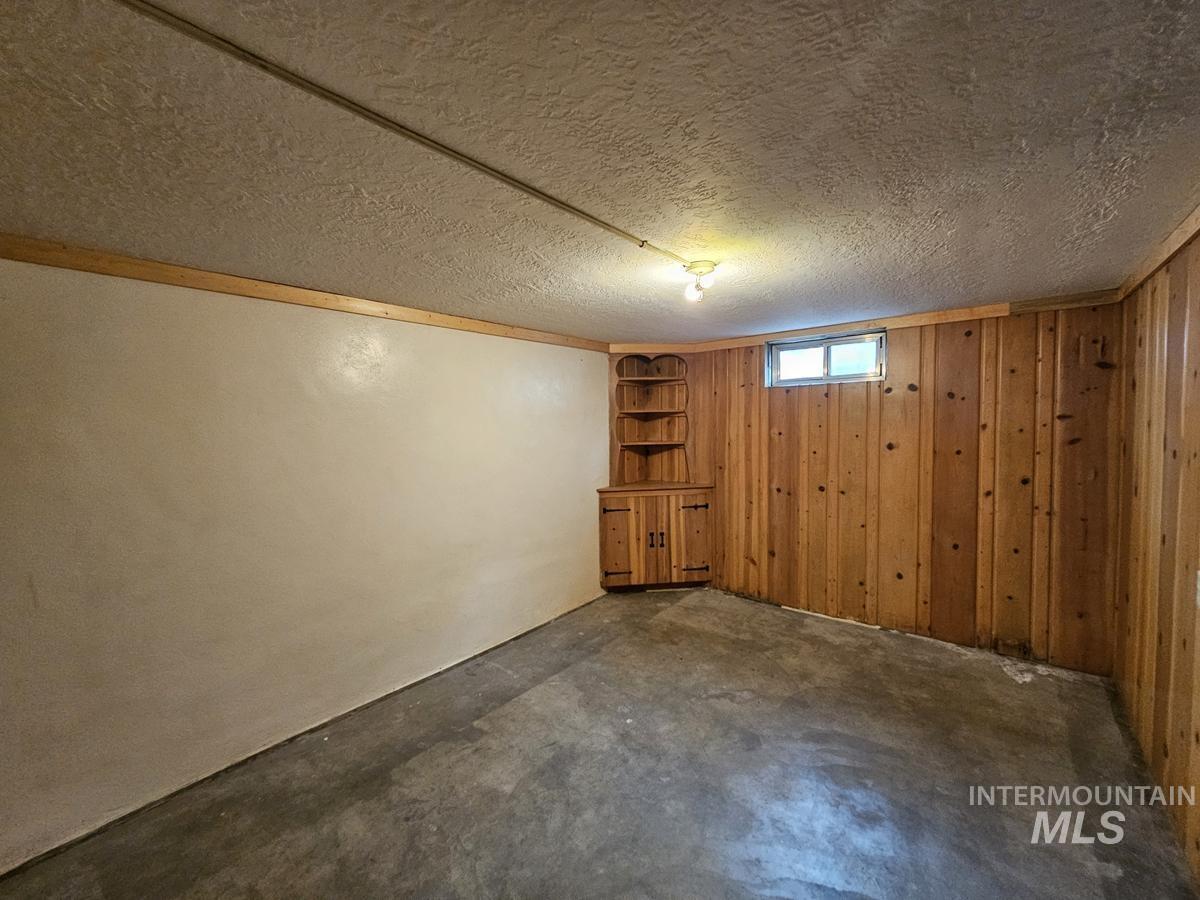 904 2nd Ave S Property Photo 21