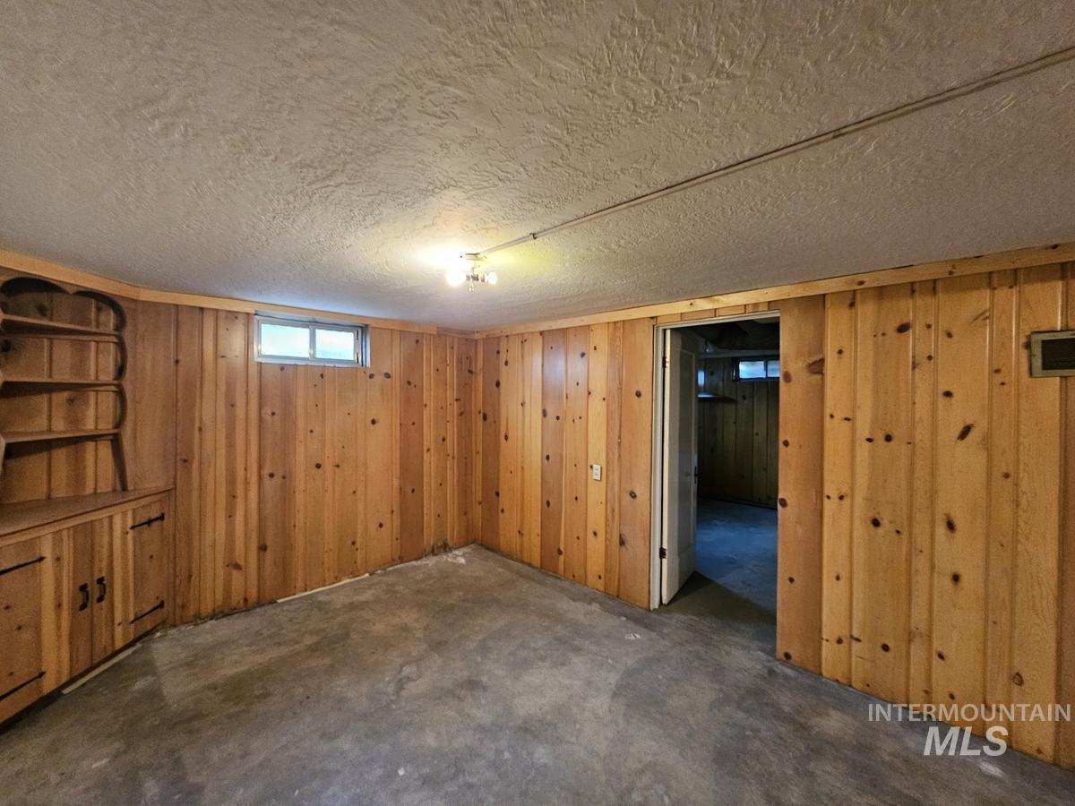 904 2nd Ave S Property Photo 22