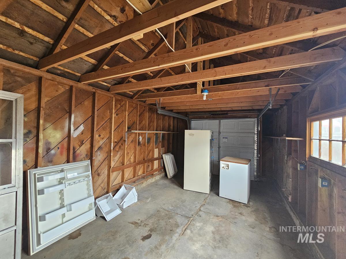 904 2nd Ave S Property Photo 25
