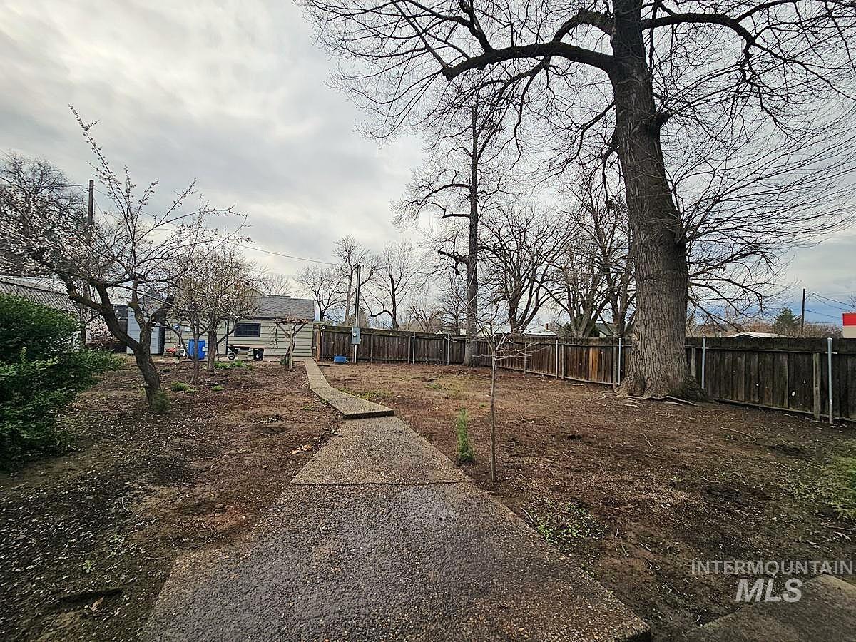 904 2nd Ave S Property Photo 26