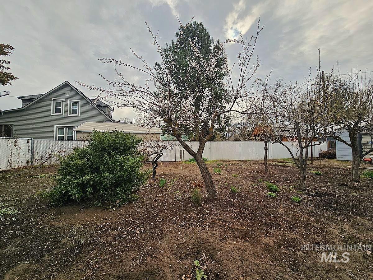 904 2nd Ave S Property Photo 29