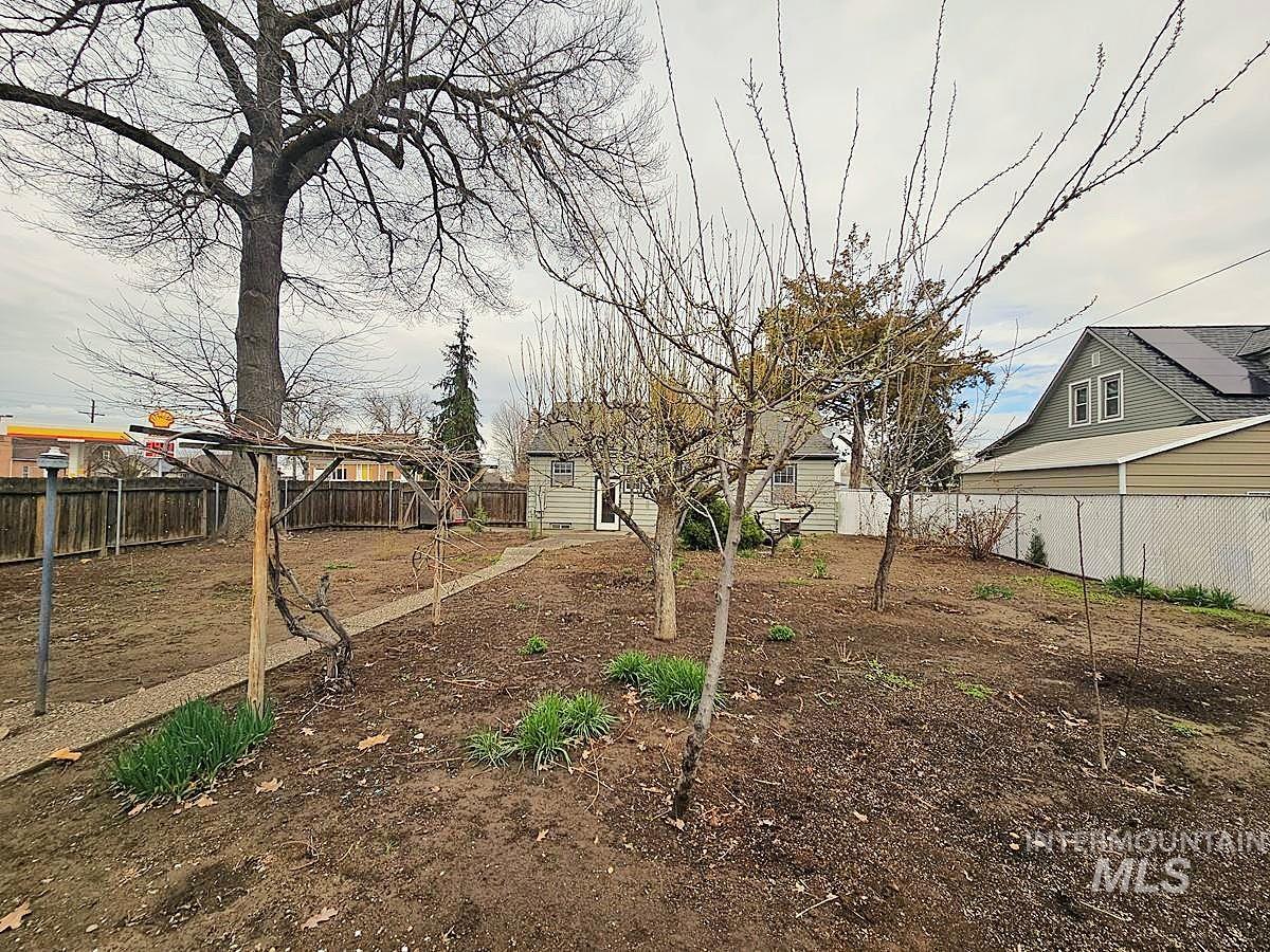 904 2nd Ave S Property Photo 31
