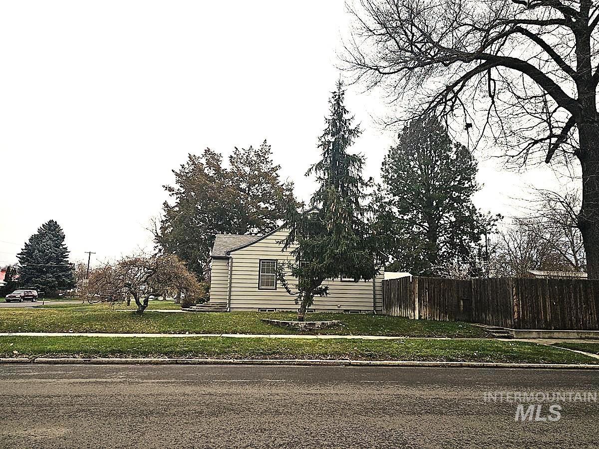 904 2nd Ave S Property Photo 34