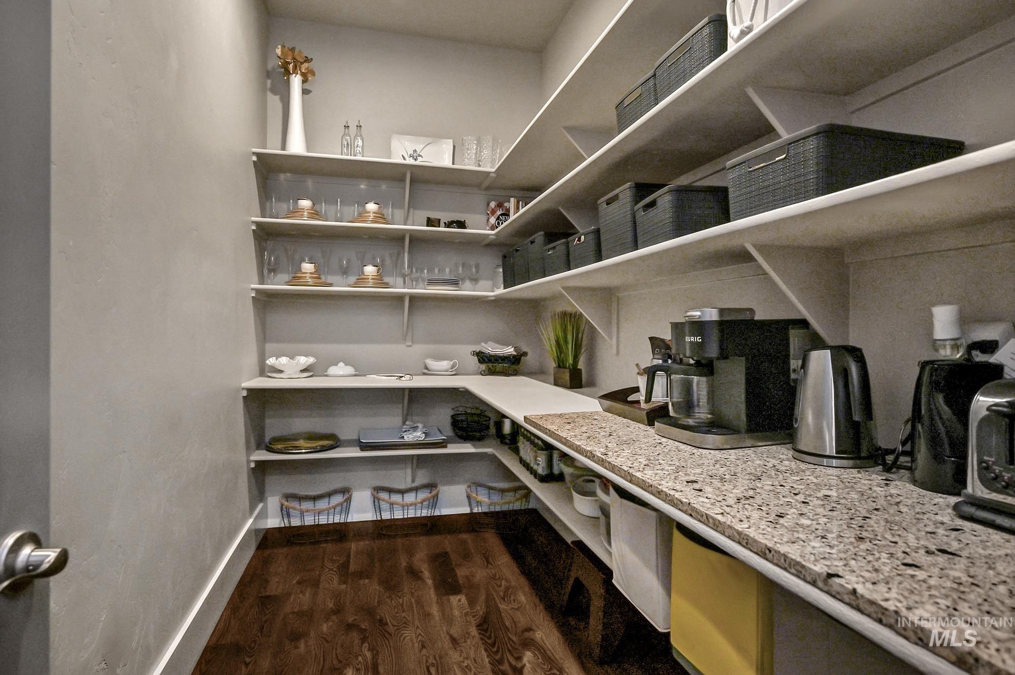 6554 N Fairborn Avenue Property Photo 12