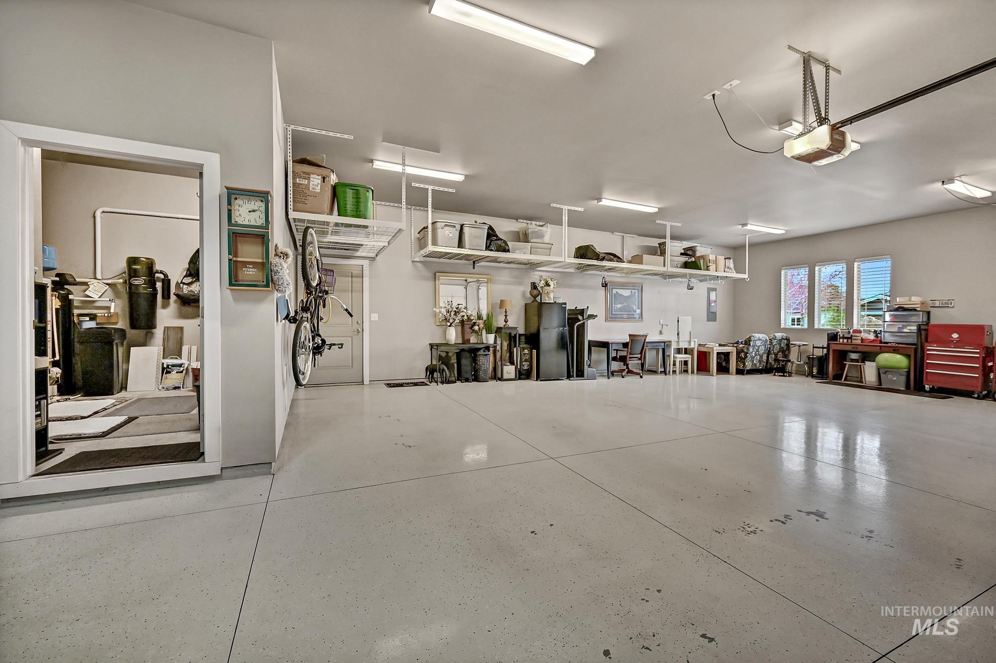 6554 N Fairborn Avenue Property Photo 30