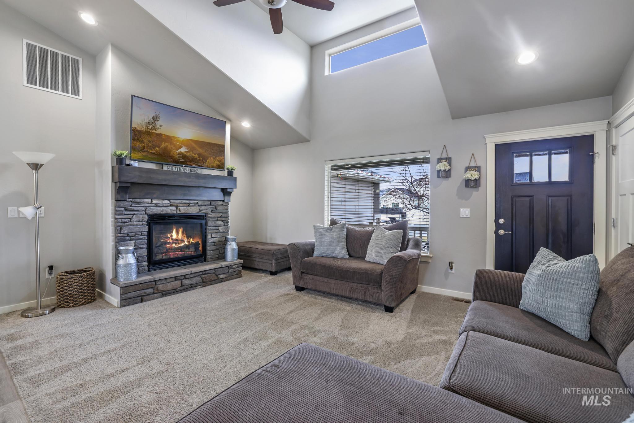 725 Visitors Road Property Photo 4