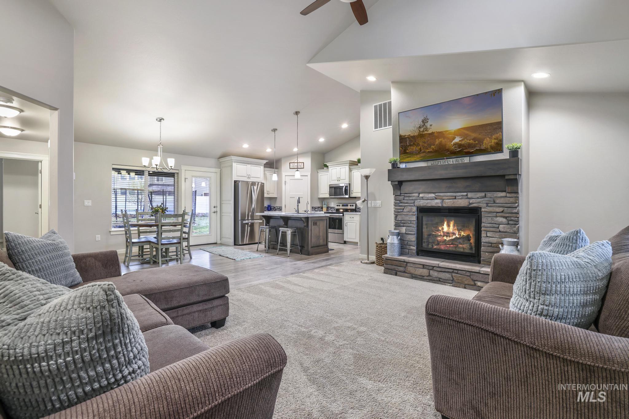 725 Visitors Road Property Photo 8