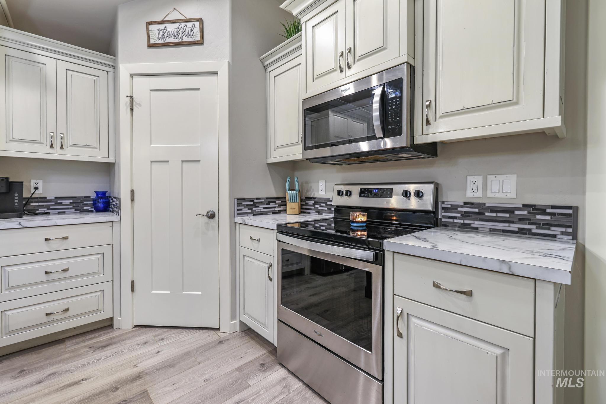 725 Visitors Road Property Photo 11