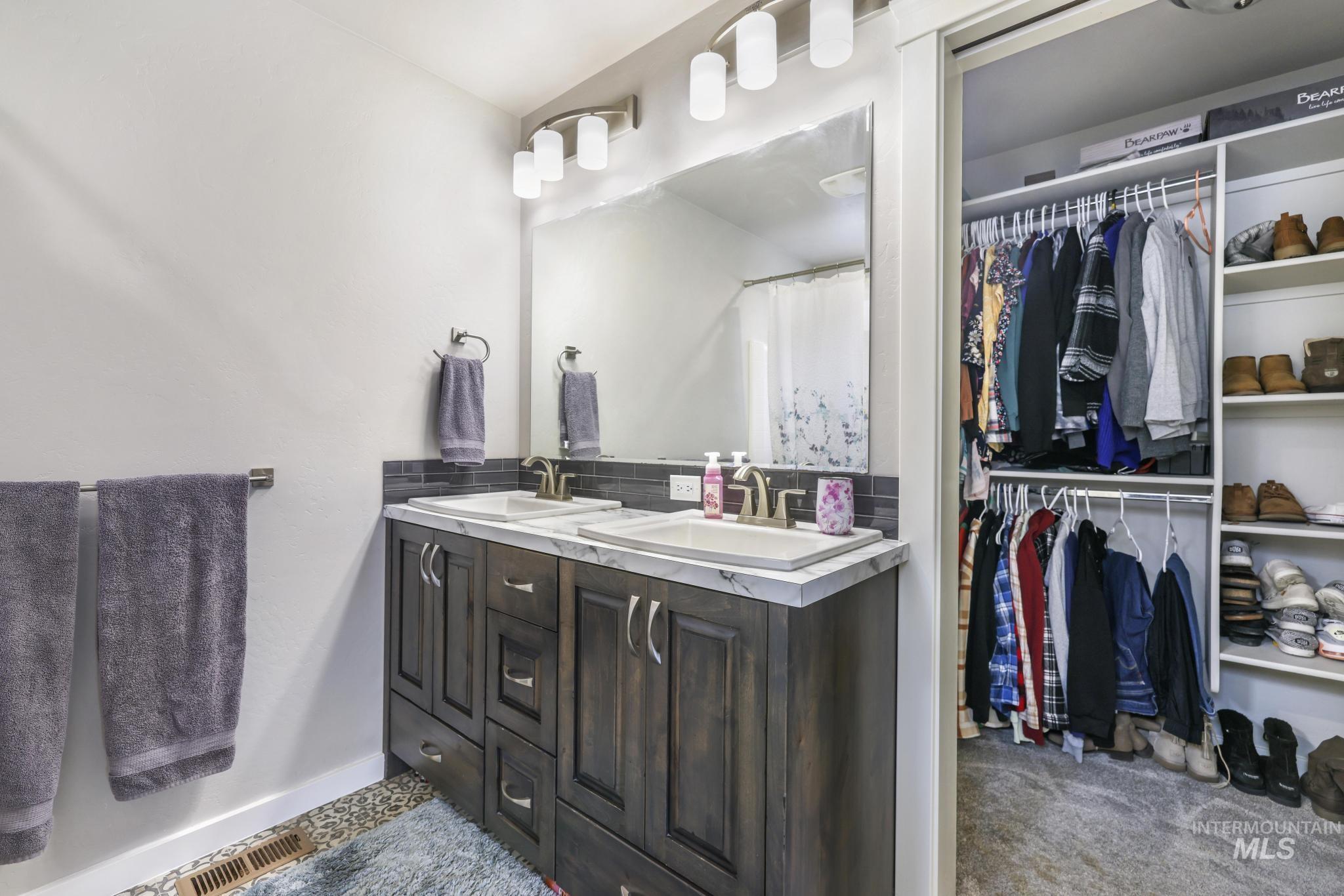 725 Visitors Road Property Photo 19