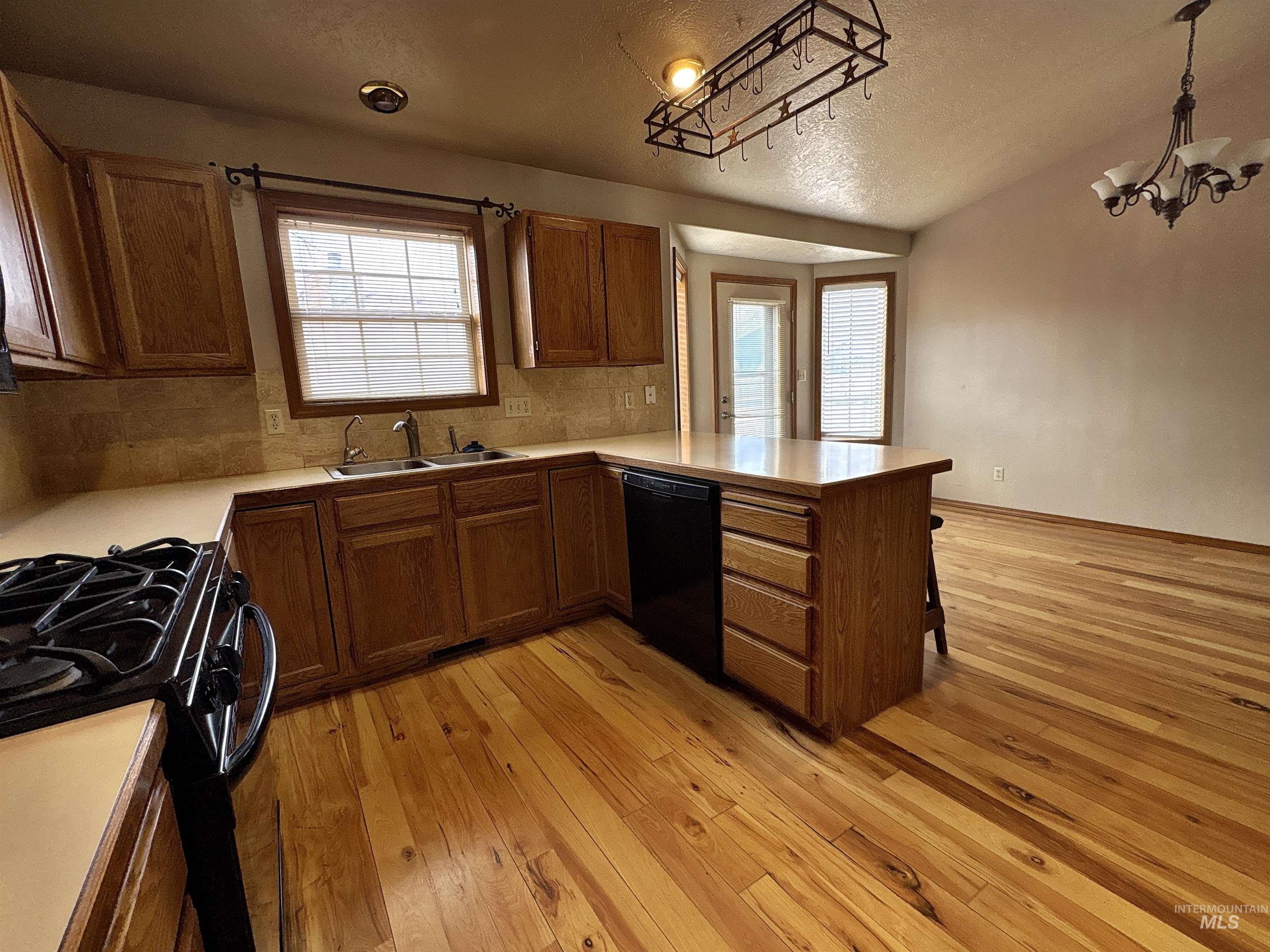 1655 Castle Way Property Photo 12