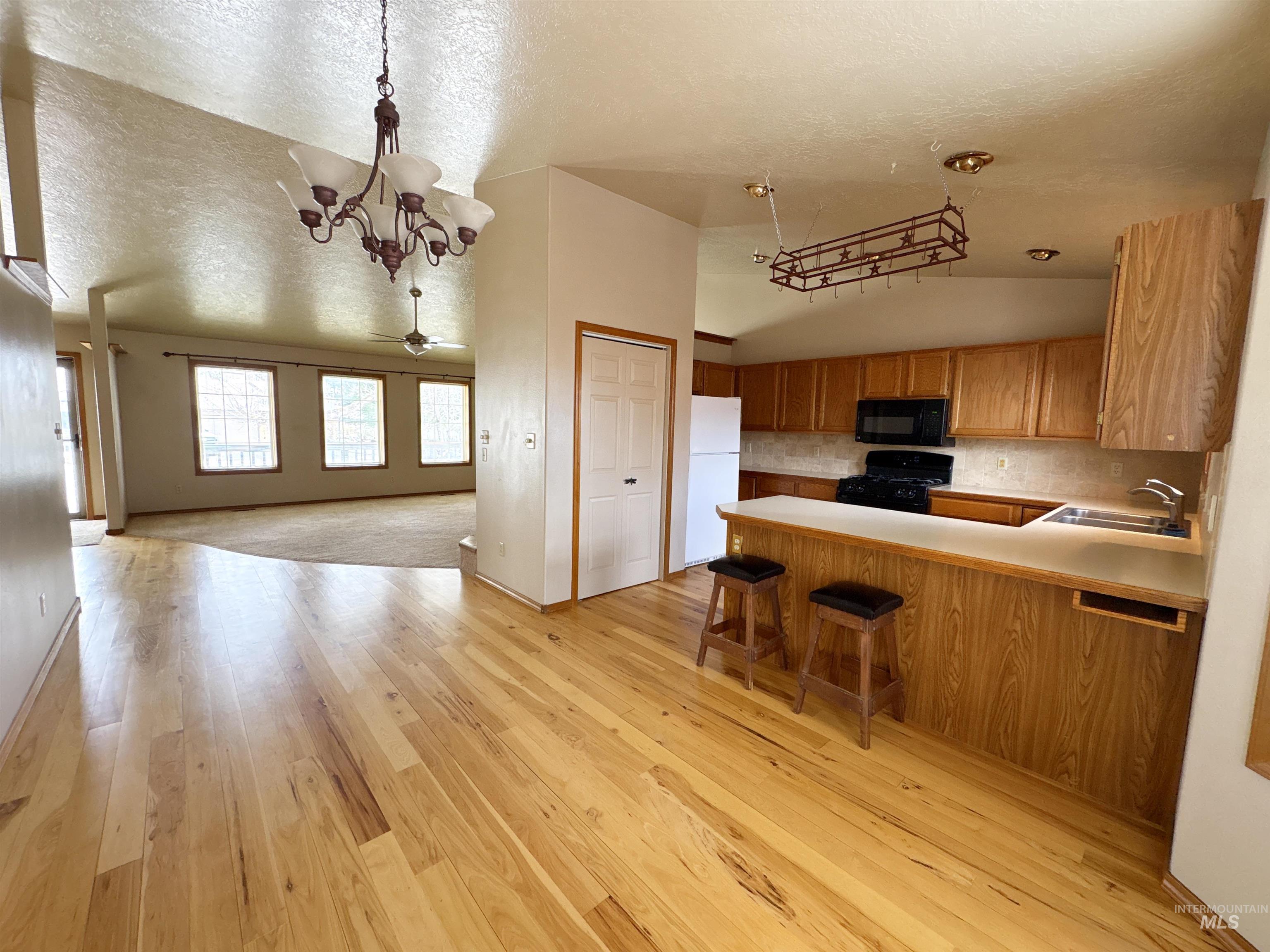 1655 Castle Way Property Photo 13