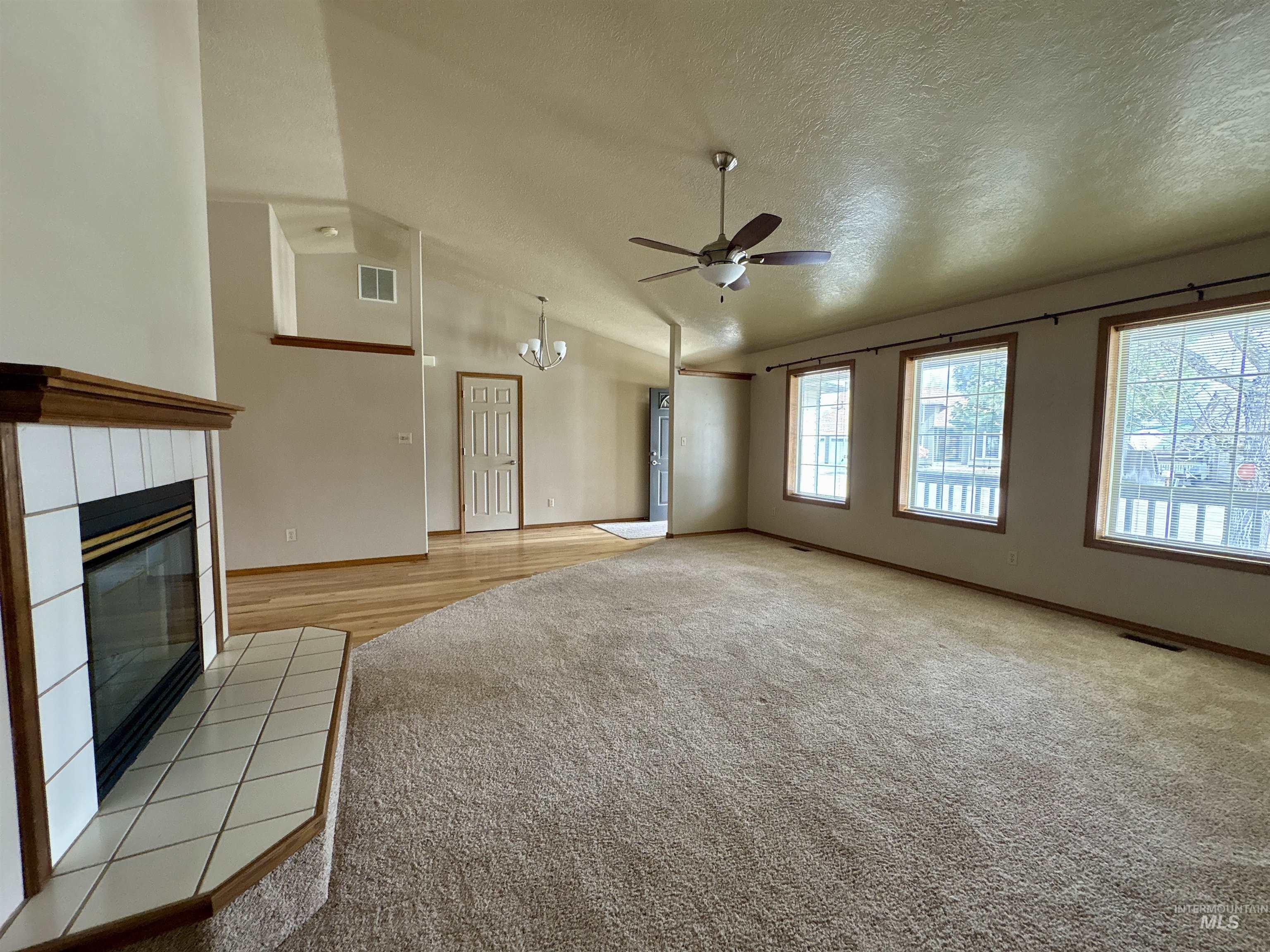 1655 Castle Way Property Photo 14