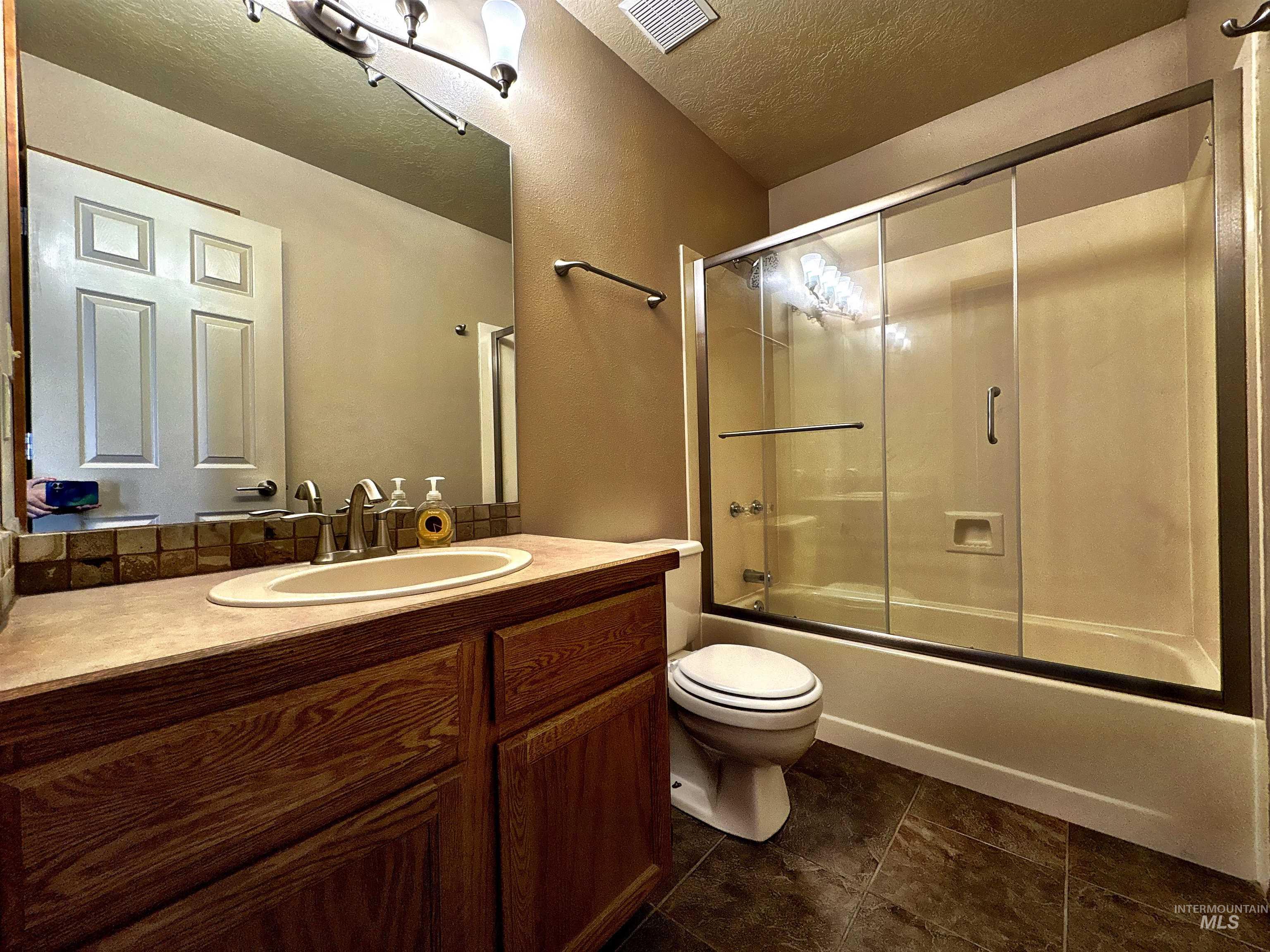 1655 Castle Way Property Photo 17