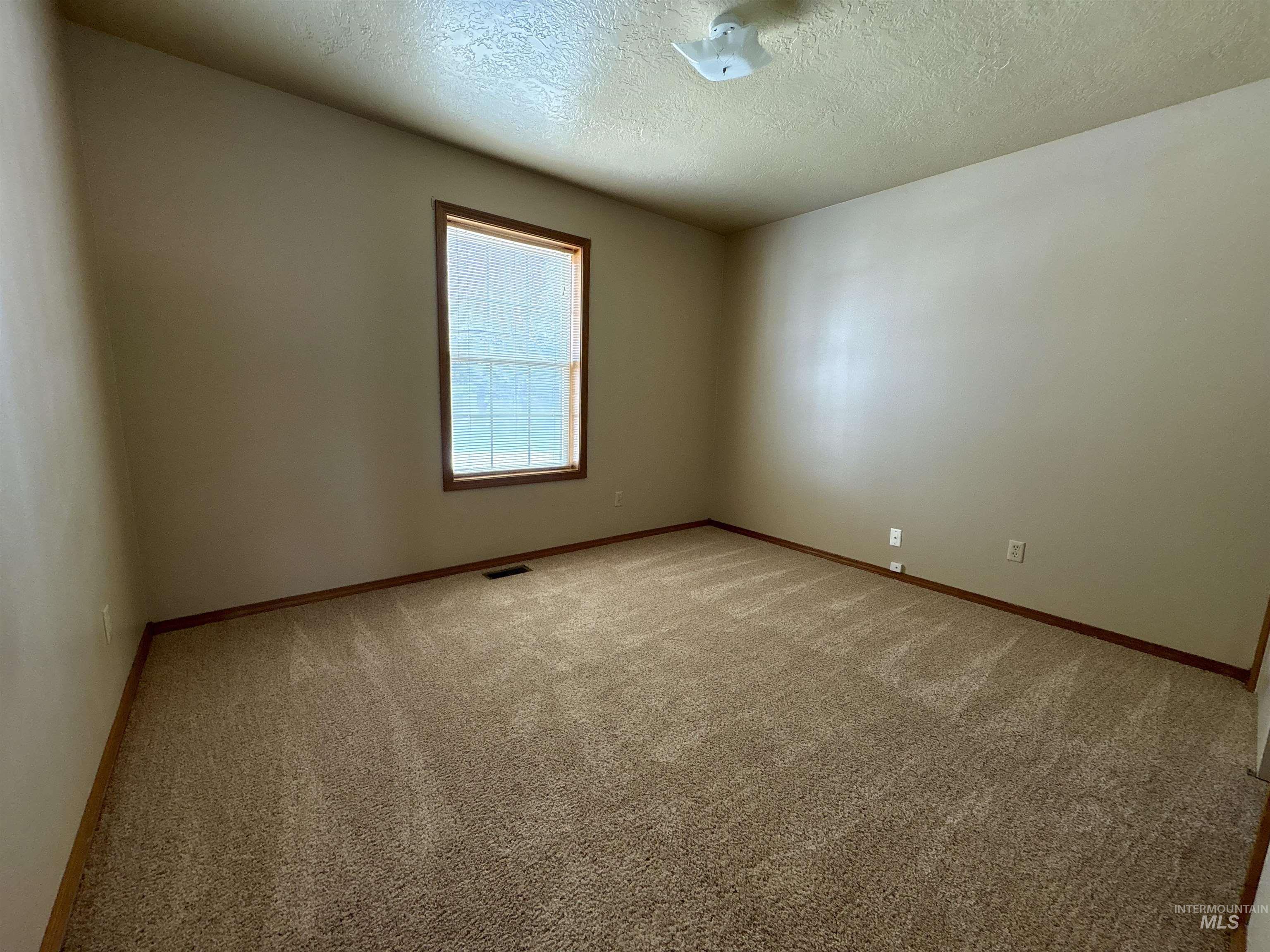 1655 Castle Way Property Photo 18