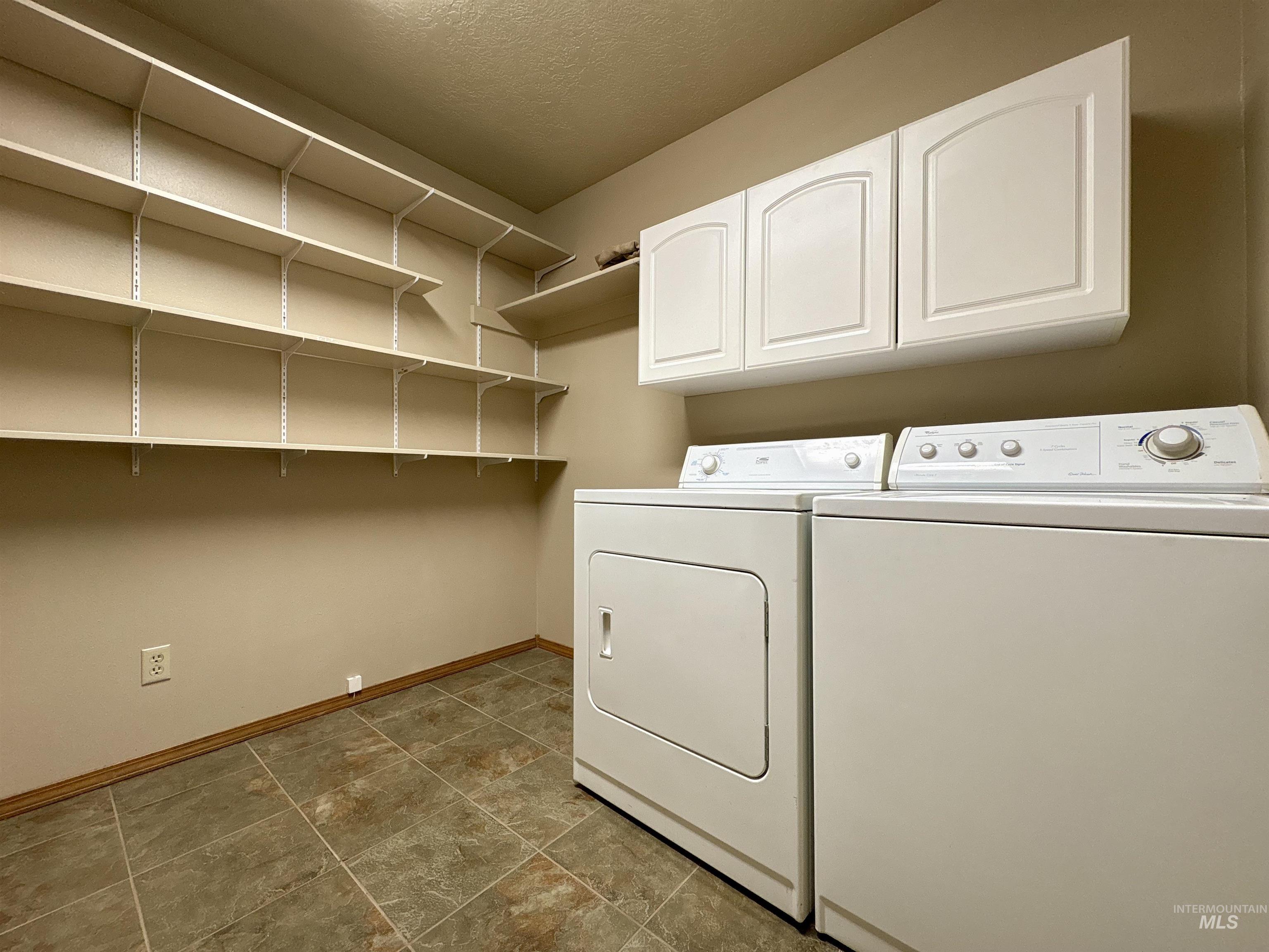 1655 Castle Way Property Photo 21