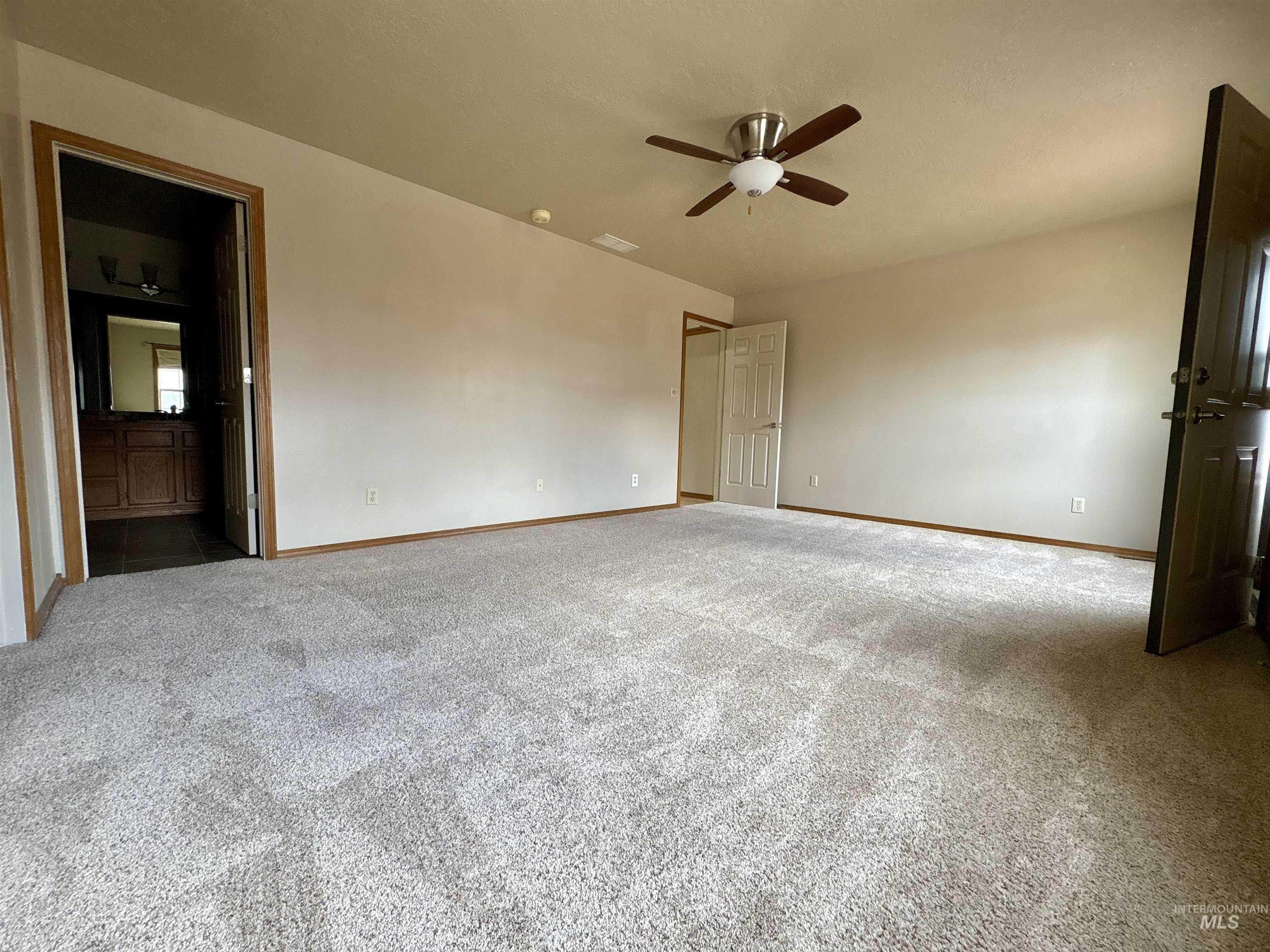 1655 Castle Way Property Photo 24
