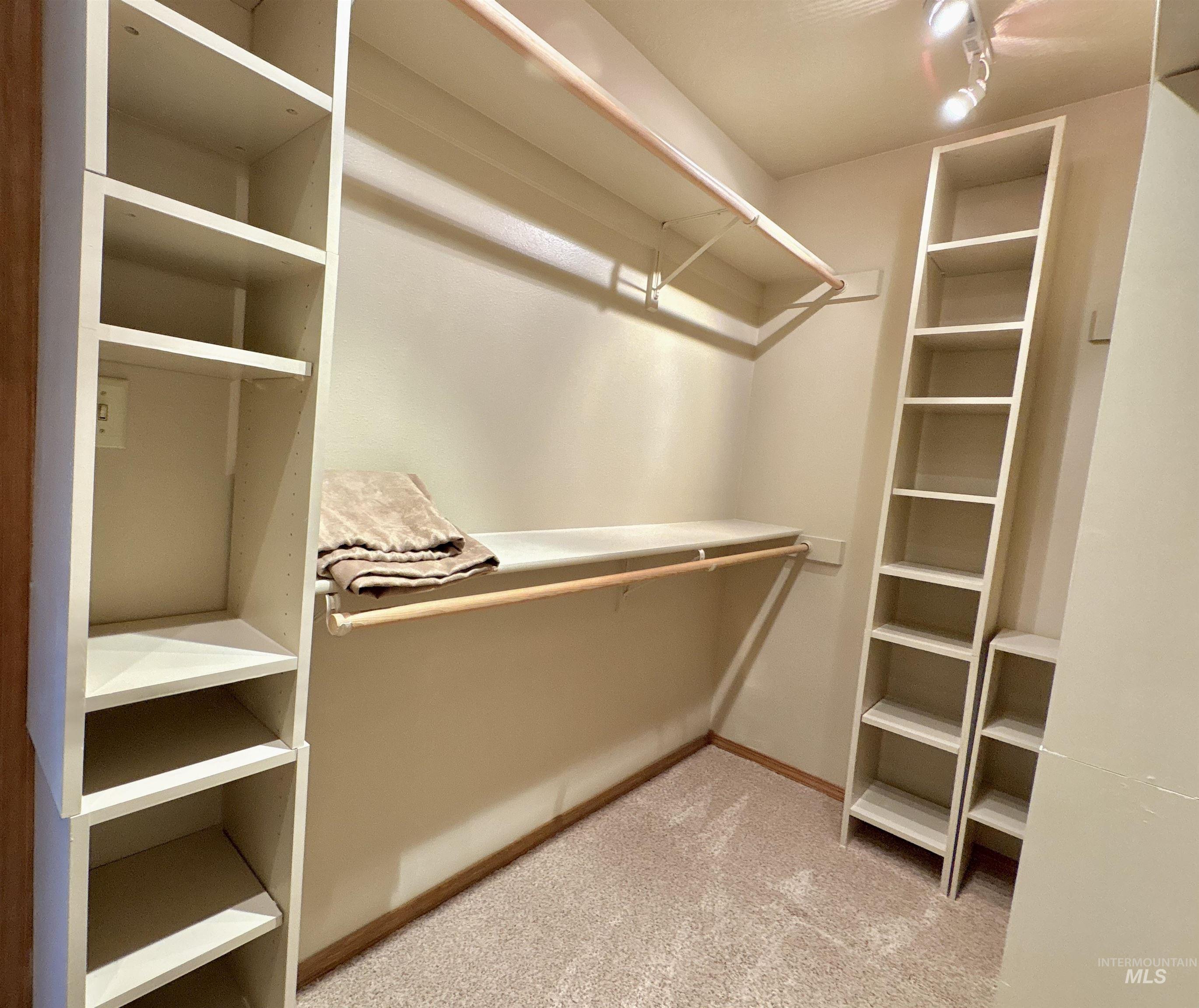 1655 Castle Way Property Photo 26