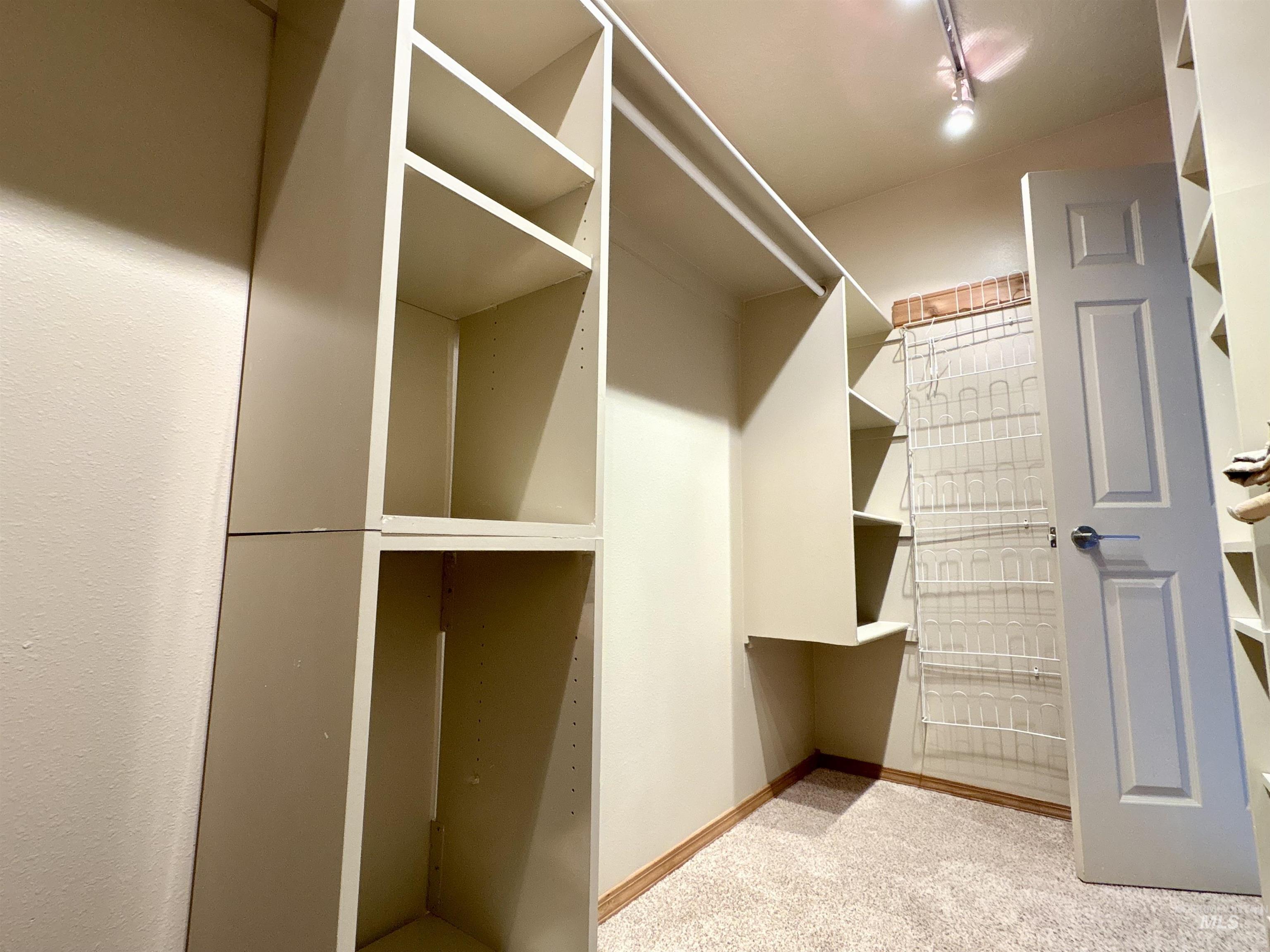 1655 Castle Way Property Photo 27