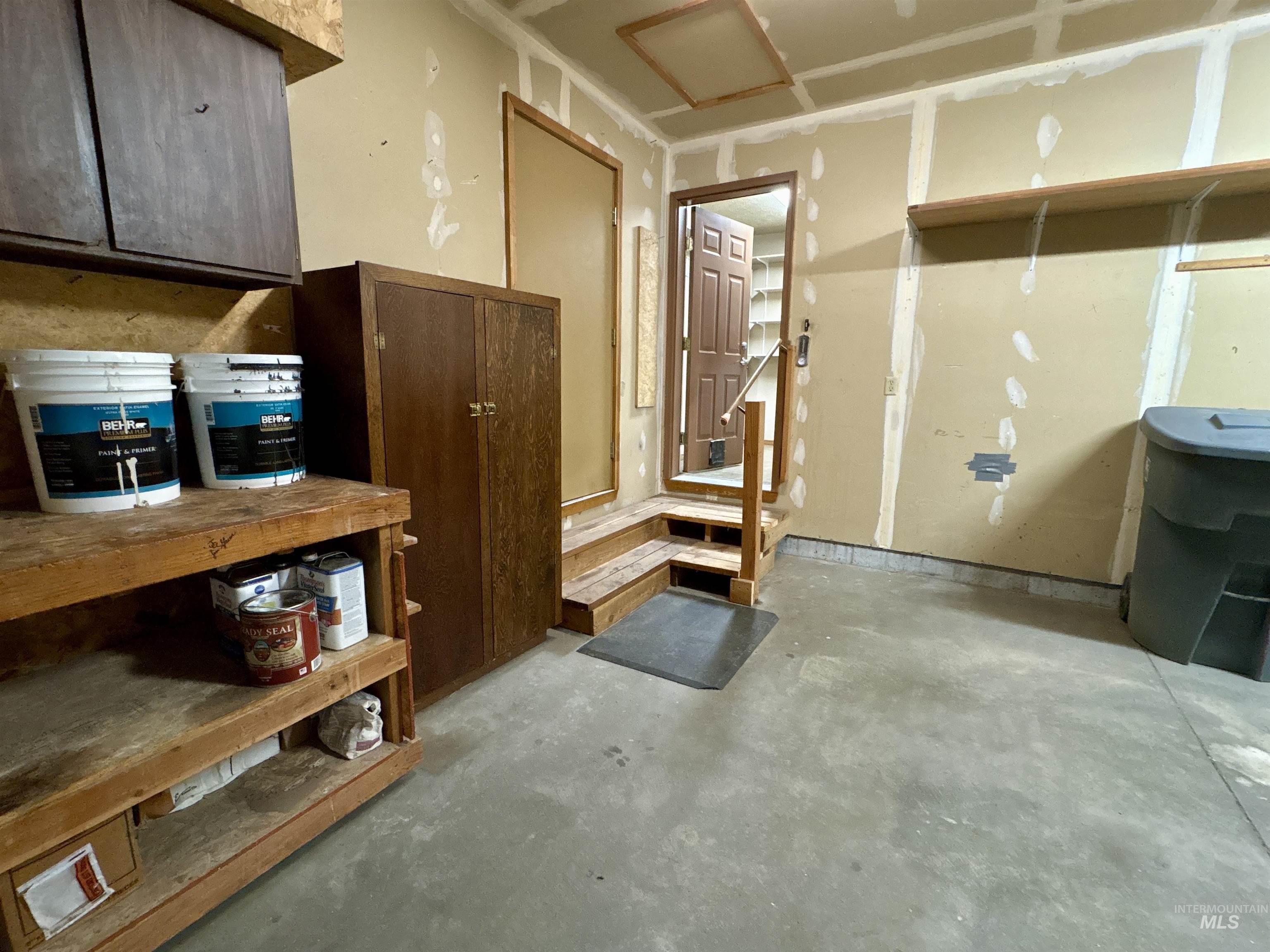 1655 Castle Way Property Photo 33