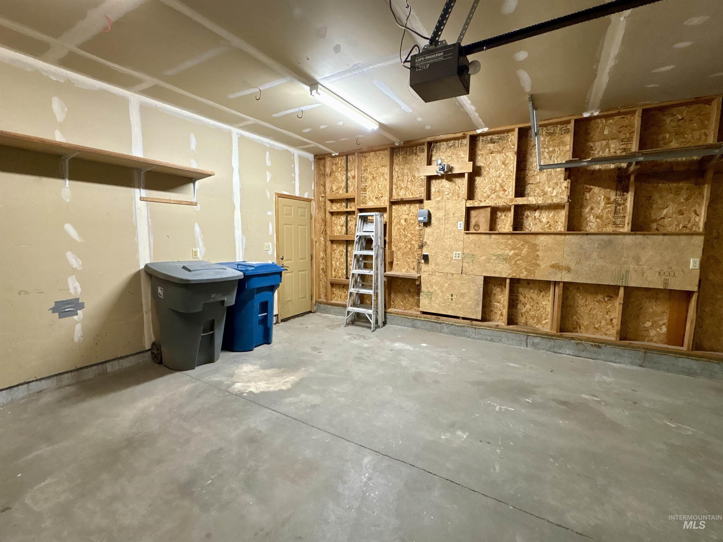 1655 Castle Way Property Photo 34