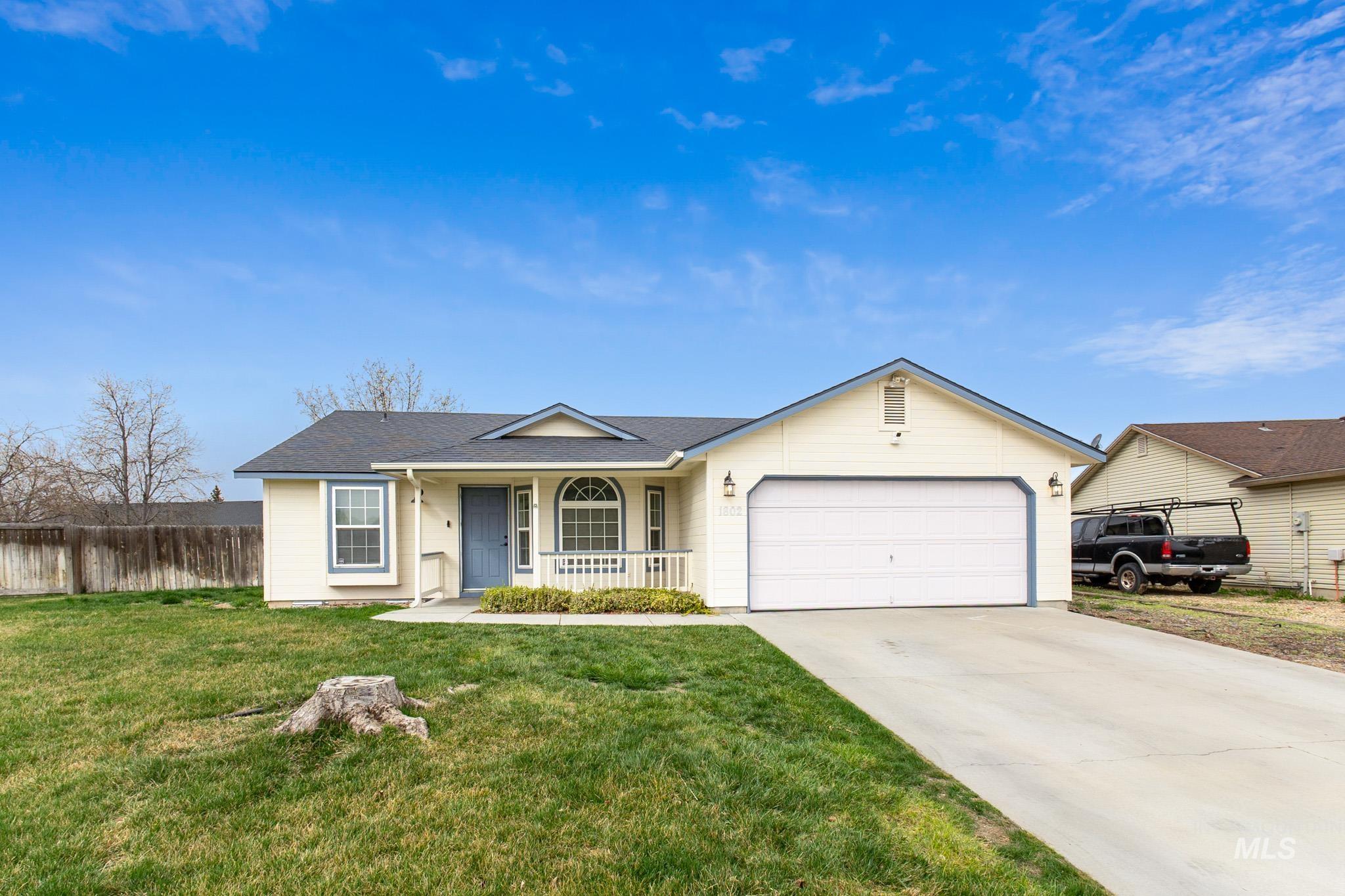 1802 Silver Loop Property Photo 2