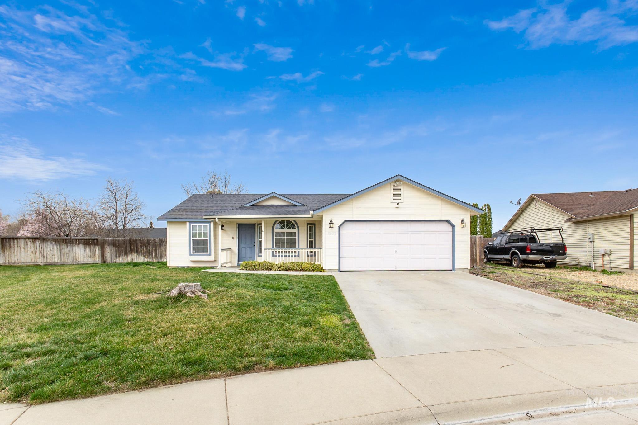 1802 Silver Loop Property Photo 3