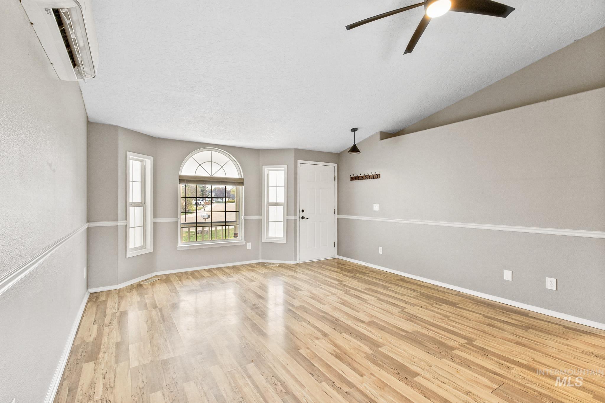 1802 Silver Loop Property Photo 6