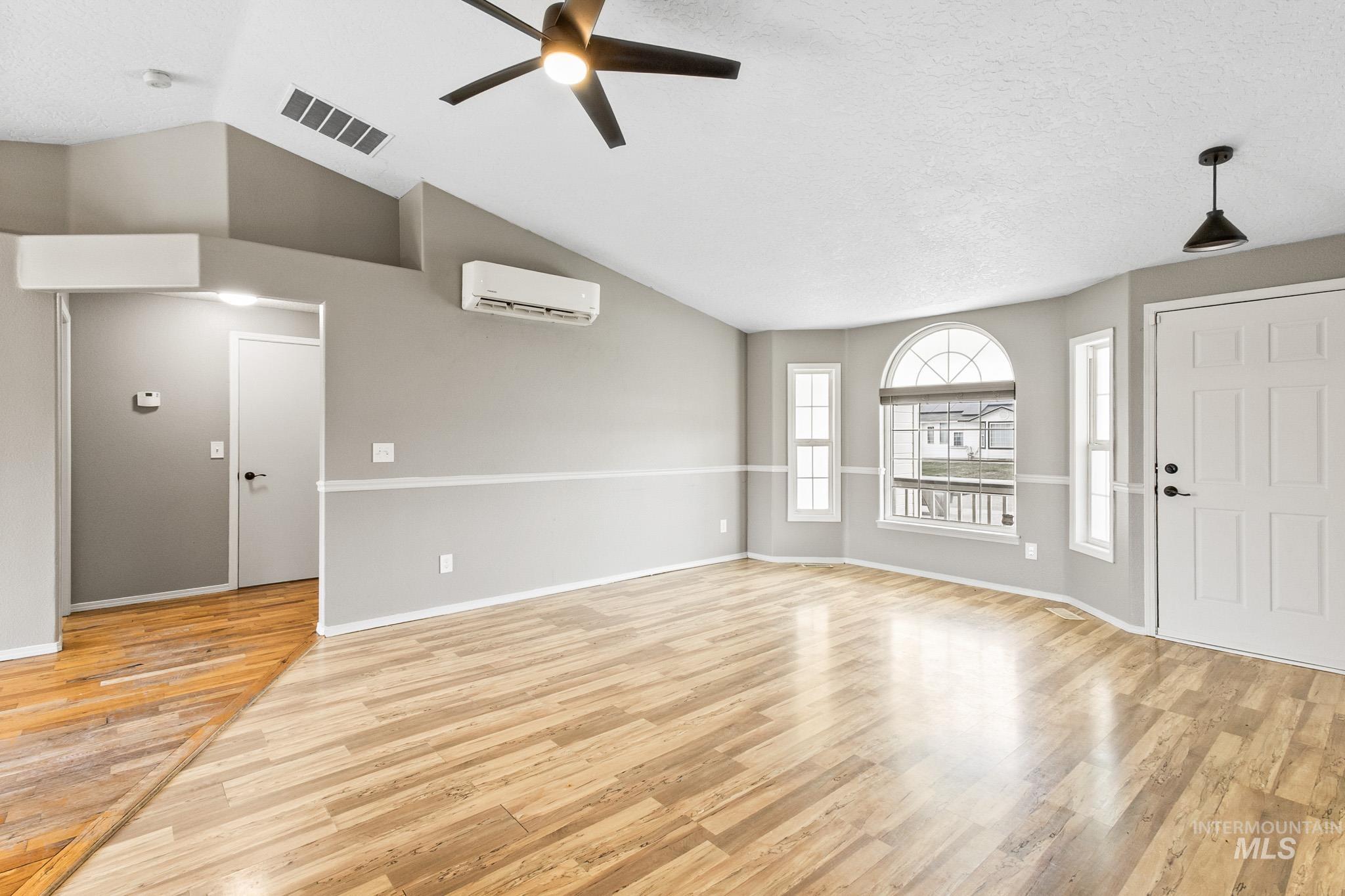 1802 Silver Loop Property Photo 7