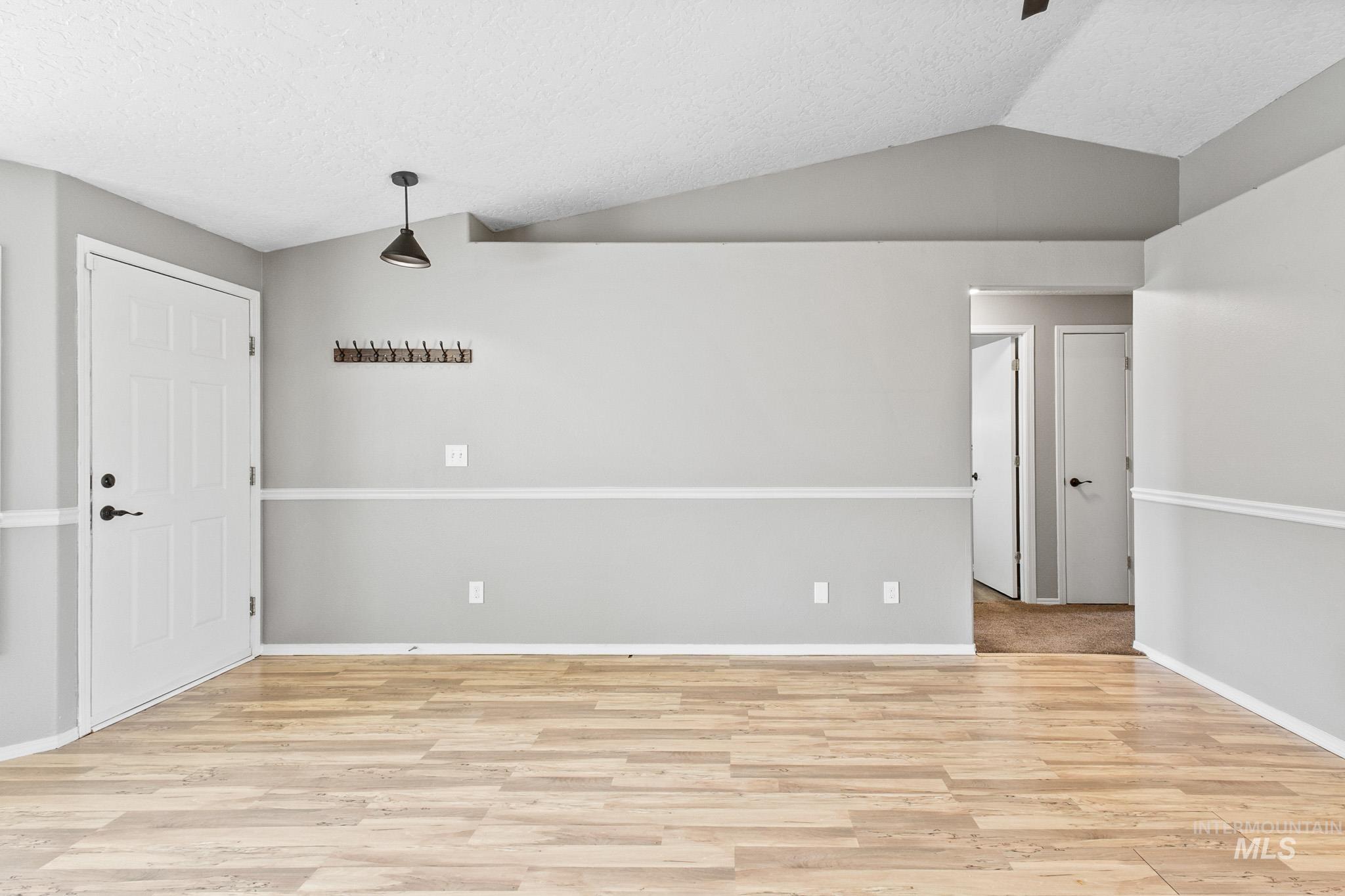 1802 Silver Loop Property Photo 8